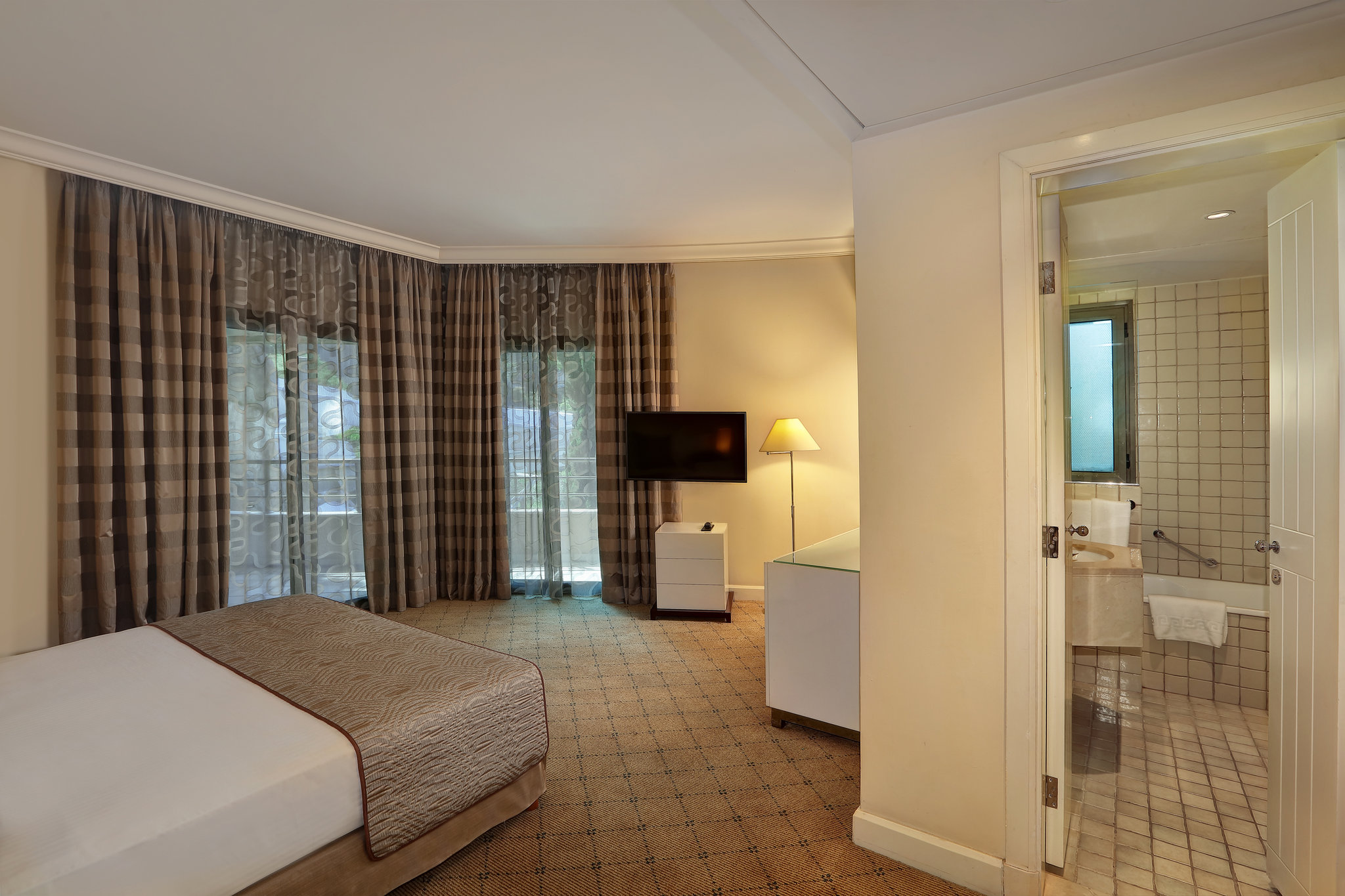 Three_Bedroom_Appartment_-3BA-bedroom_1_S