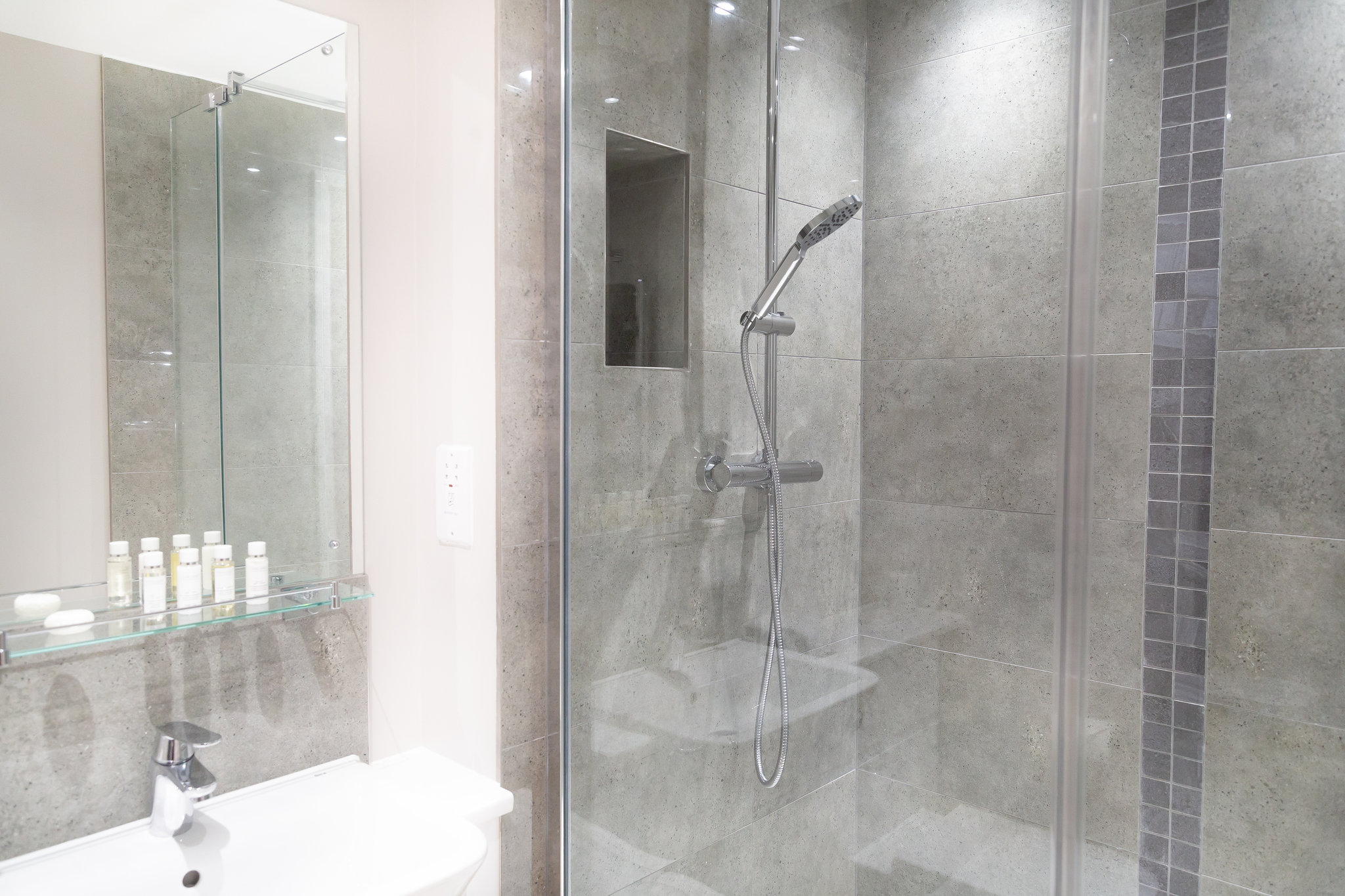 Studio_Apartment-bathroom_S