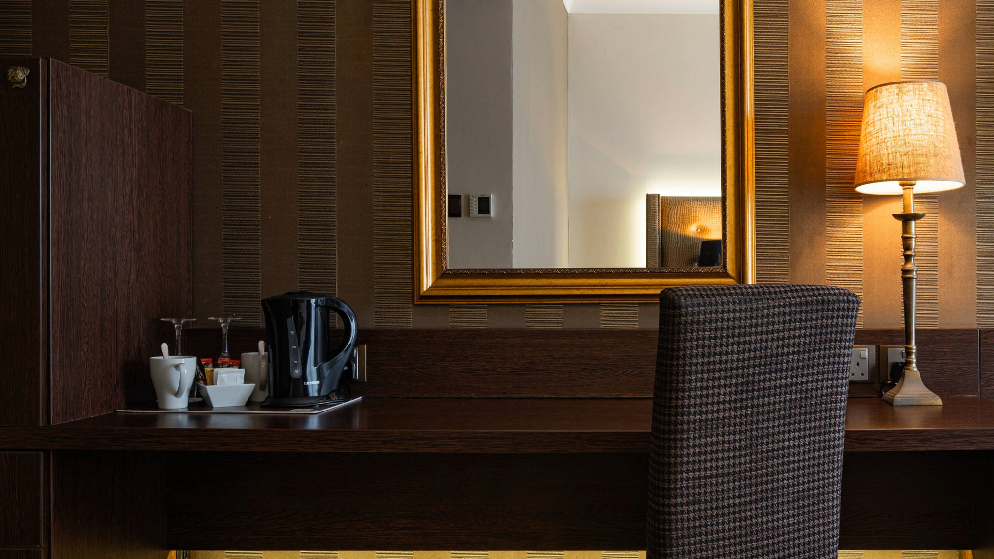 AX_The_Victoria_Hotel_-_Classic_Balcony_Room_(5)_S