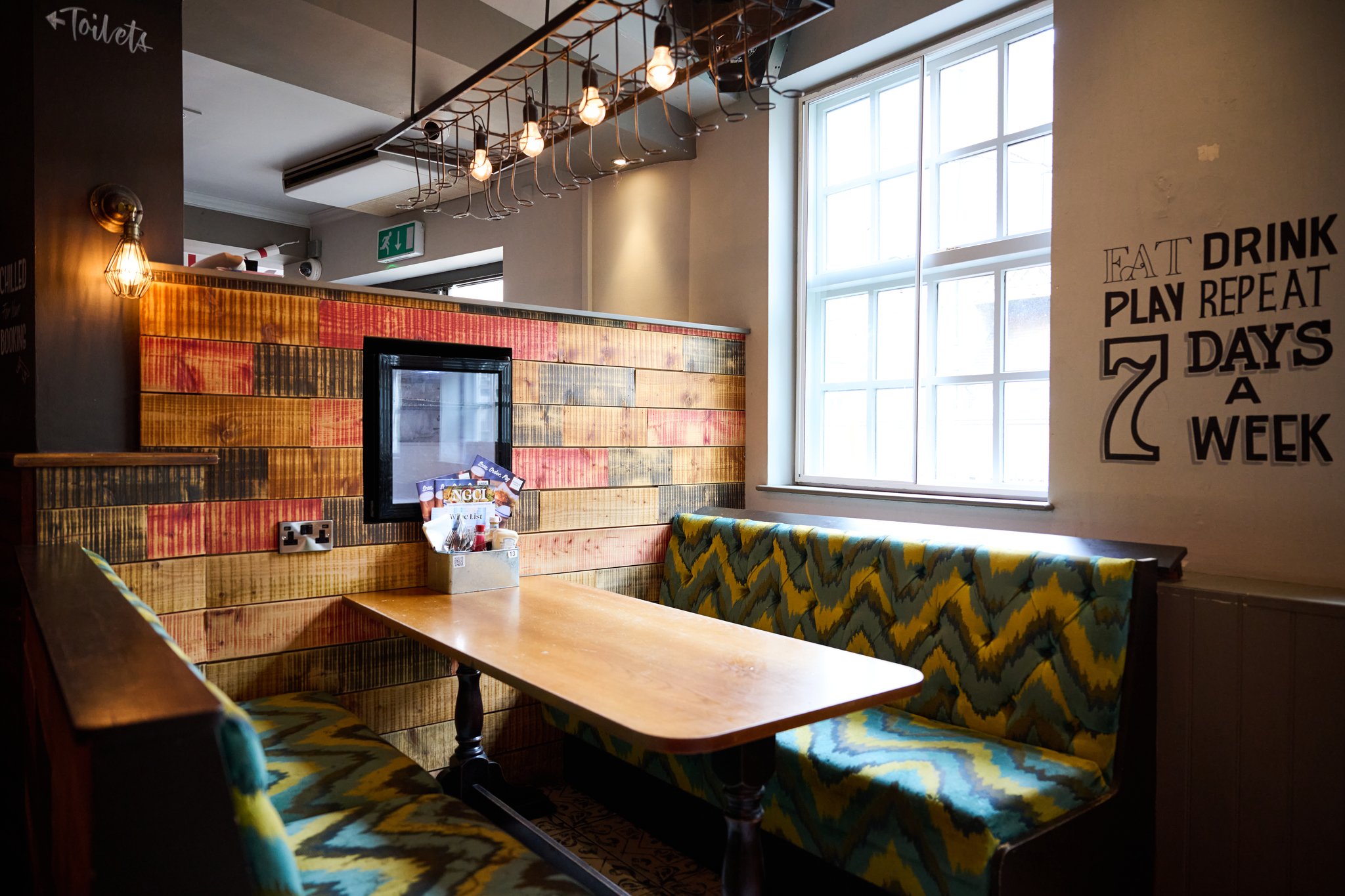 nU1wWTIHMEmU3pmU5oHaPQ_Restaurant1_S