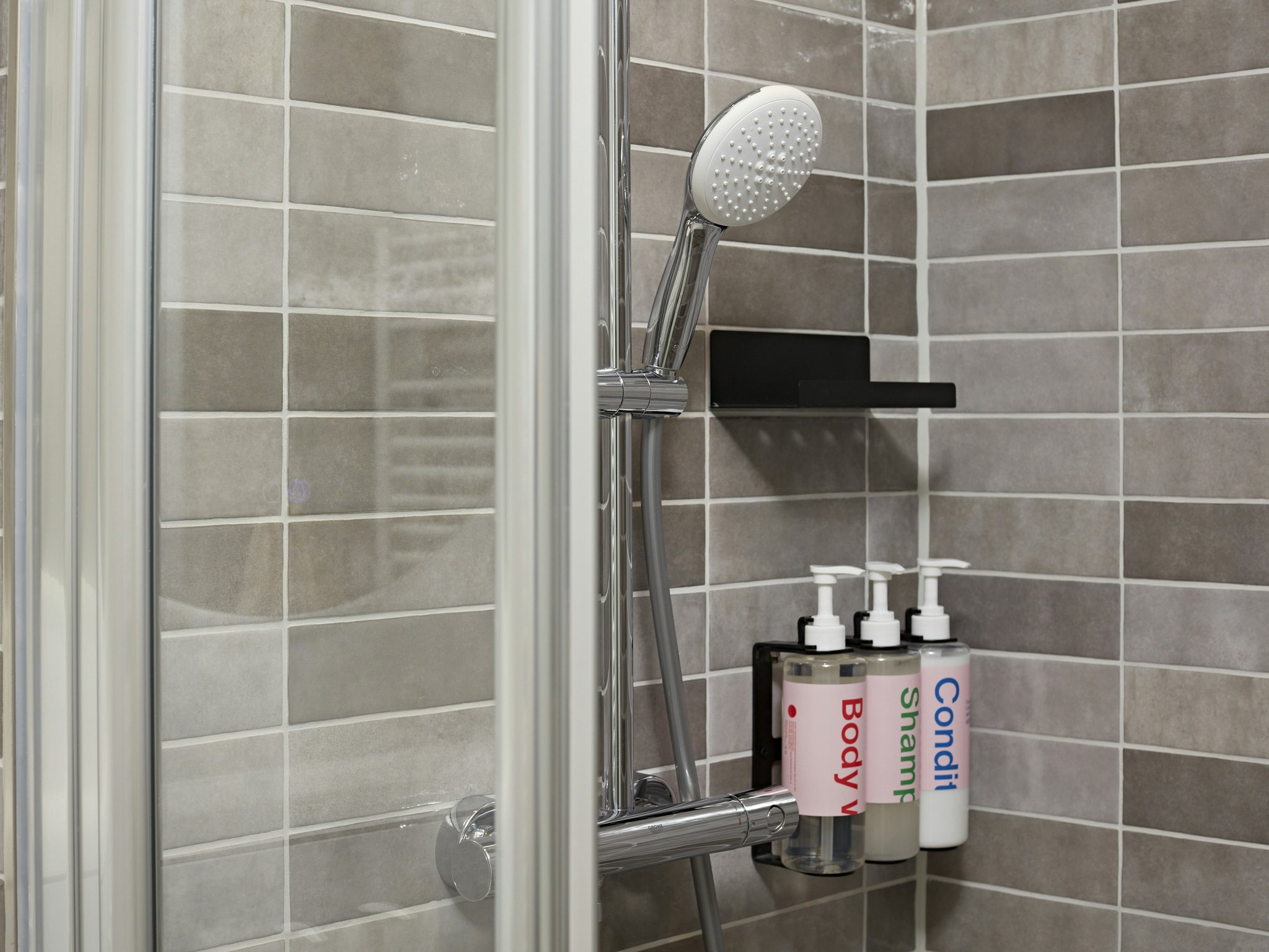 pwNSmTfvL06lTTfp3jaCNA_Extra_Large_Studio_with_Kitchenett_S