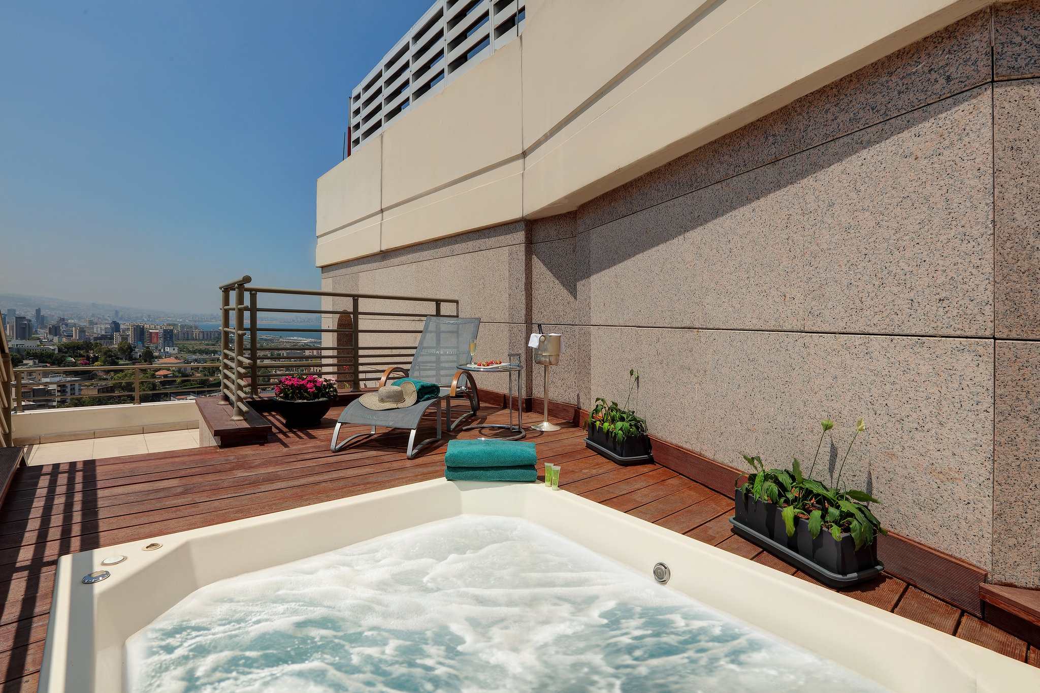 Ambassador_Suite_-_PRE1-Outdoor_Jaccuzzi_S