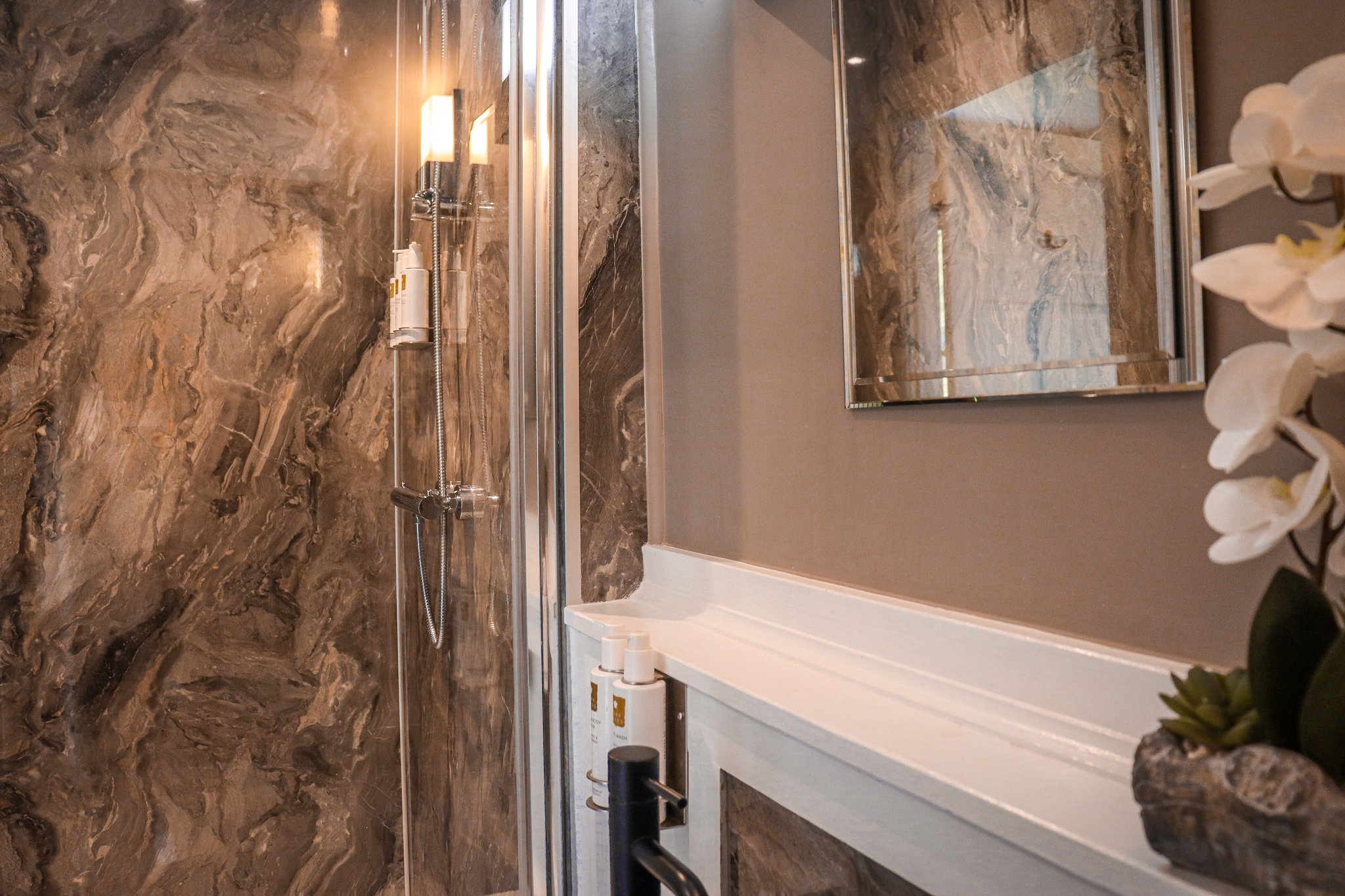 ui7NkdUZekC2zt0Mwie21Q_Room_4_Pet_Friendly_Family_Room-21_S