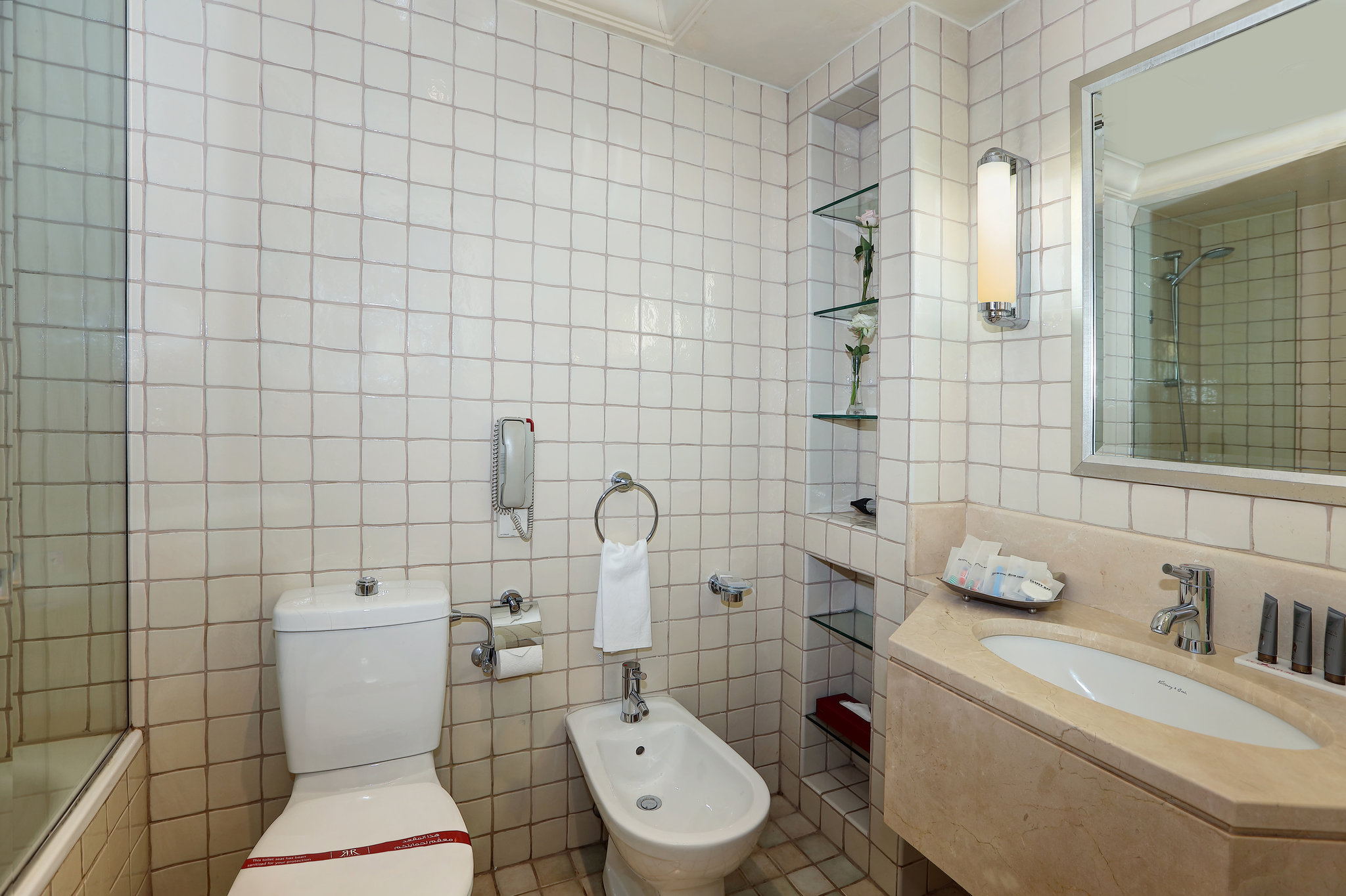 Junior_Suite-JNR-bathroom_2_S