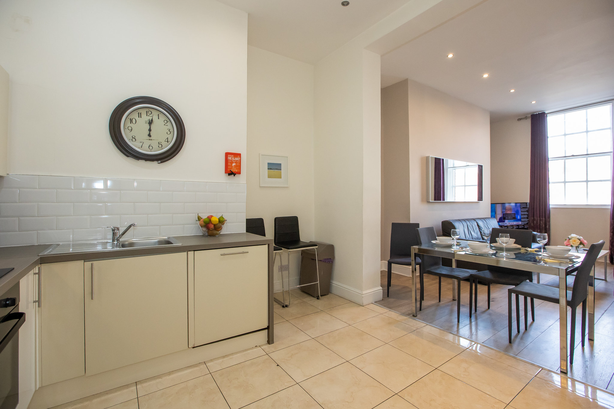 3_Bedroom_Apartment_Wellington_Quay_Dinning_Room_2_S