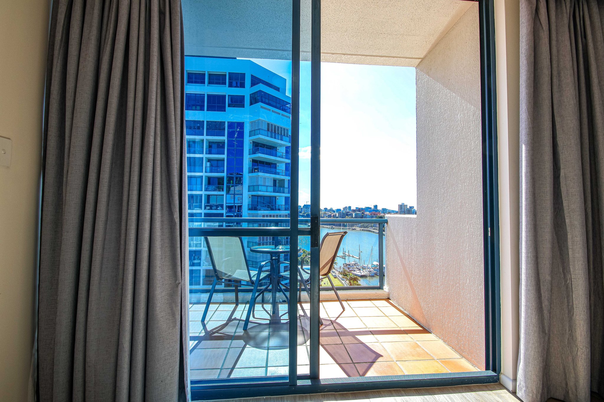 YIfRPGa6xUe7mvLQDGhqjg_River_view_balcony_S