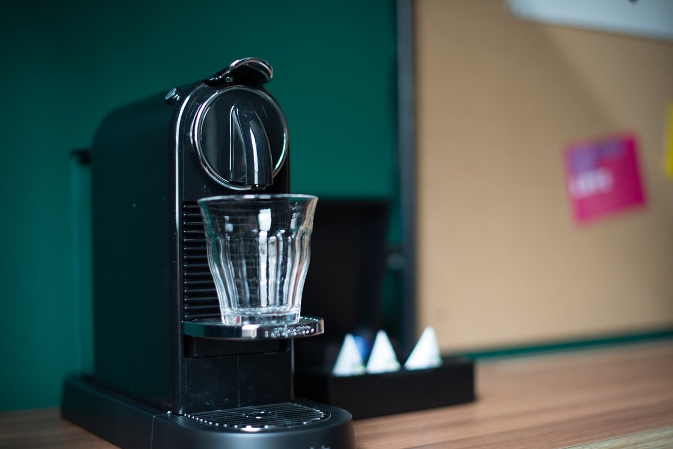 bjFG76p4w0StpKKG4KxzTQ_Economy_Queen_4_S