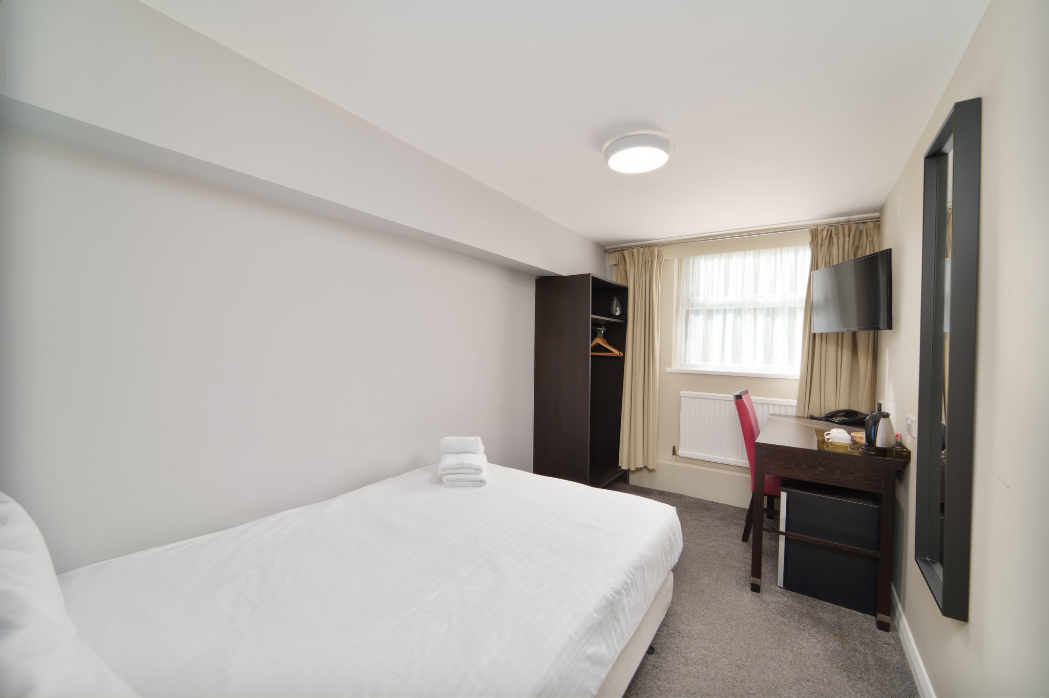 a3dK7kqWA0qKmhwk9WUTzg_Double_bed_for_Single_Occupancy_-__S