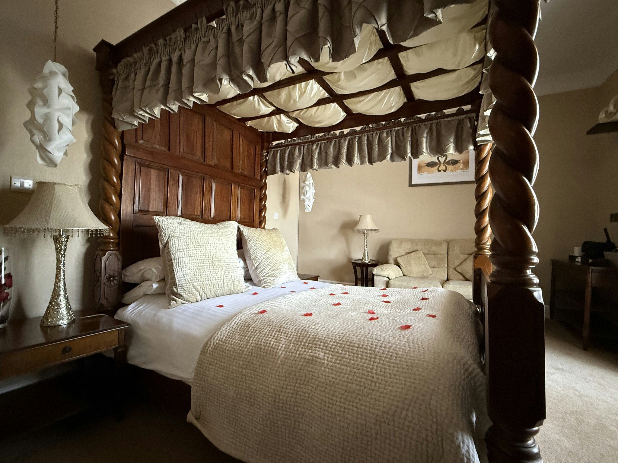 1Al3d2VwIkWKcxWis5ecaA_Romantic_Room_S