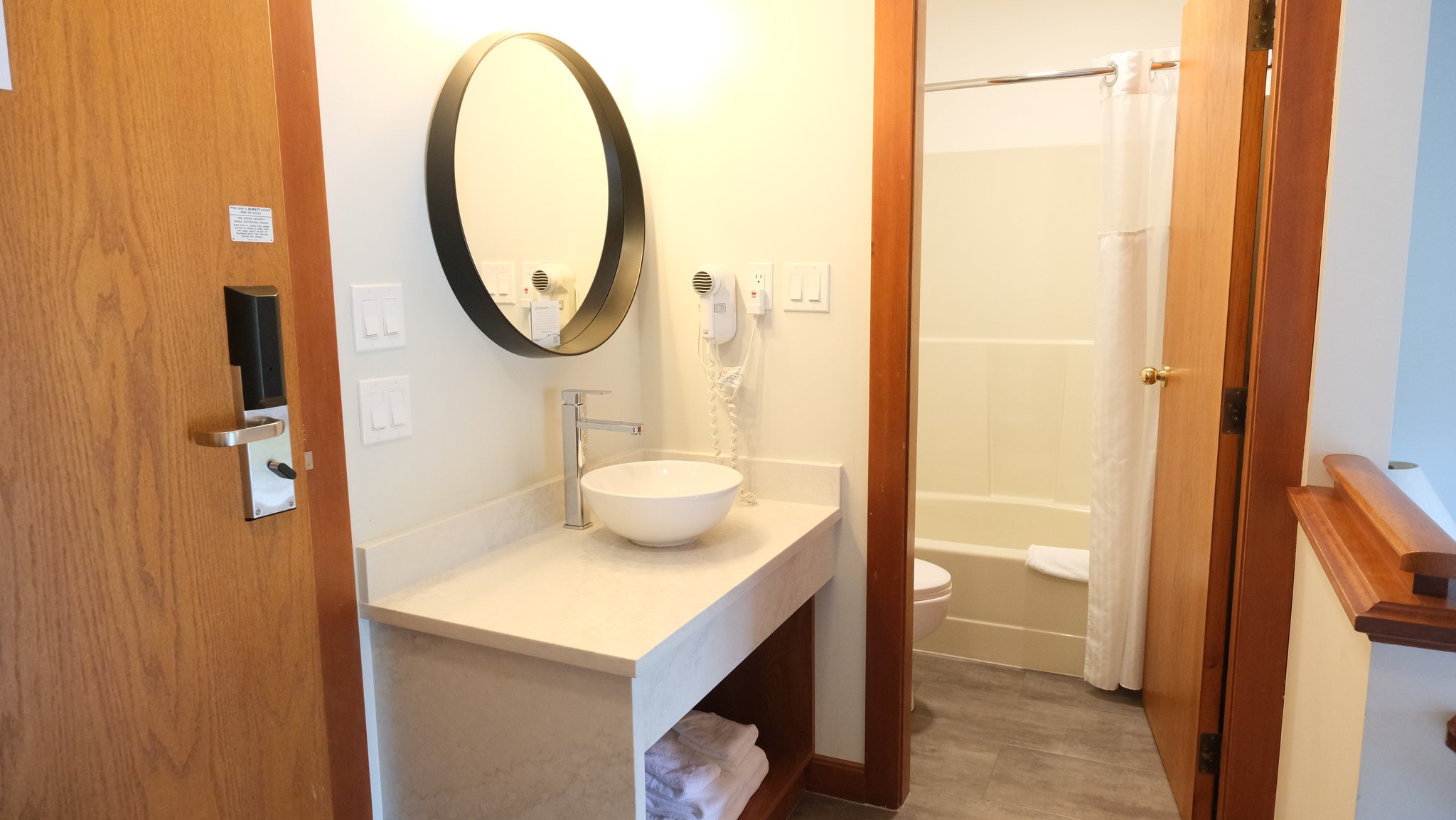 Garden_View_Two_Queen_Room-05_S