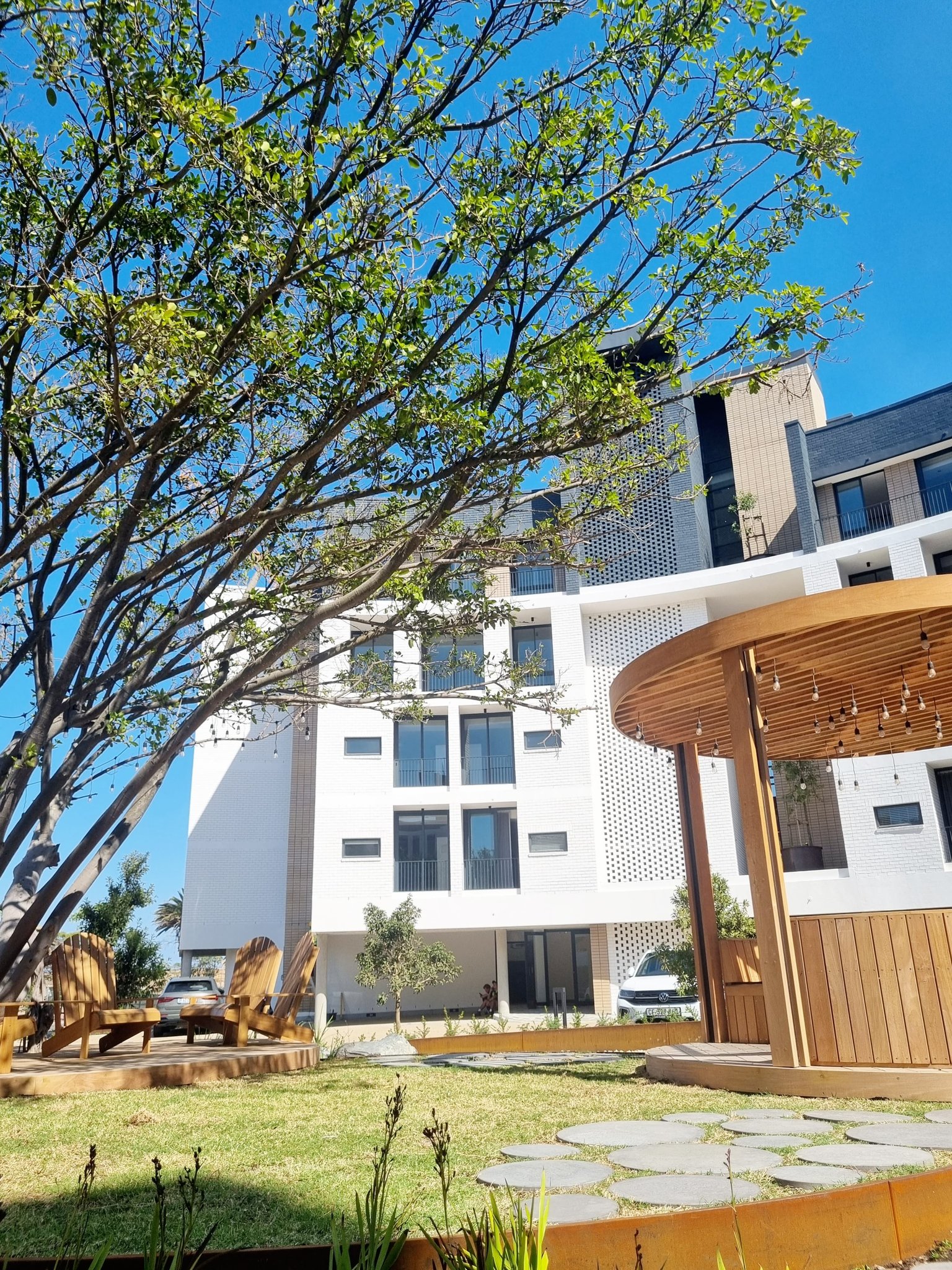 On_Park_Exterior-02_S