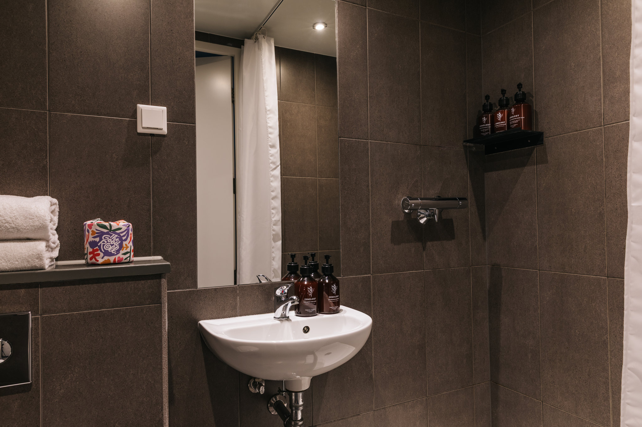 njoH66mEiUarLIvr3Wg_Bathroom__S