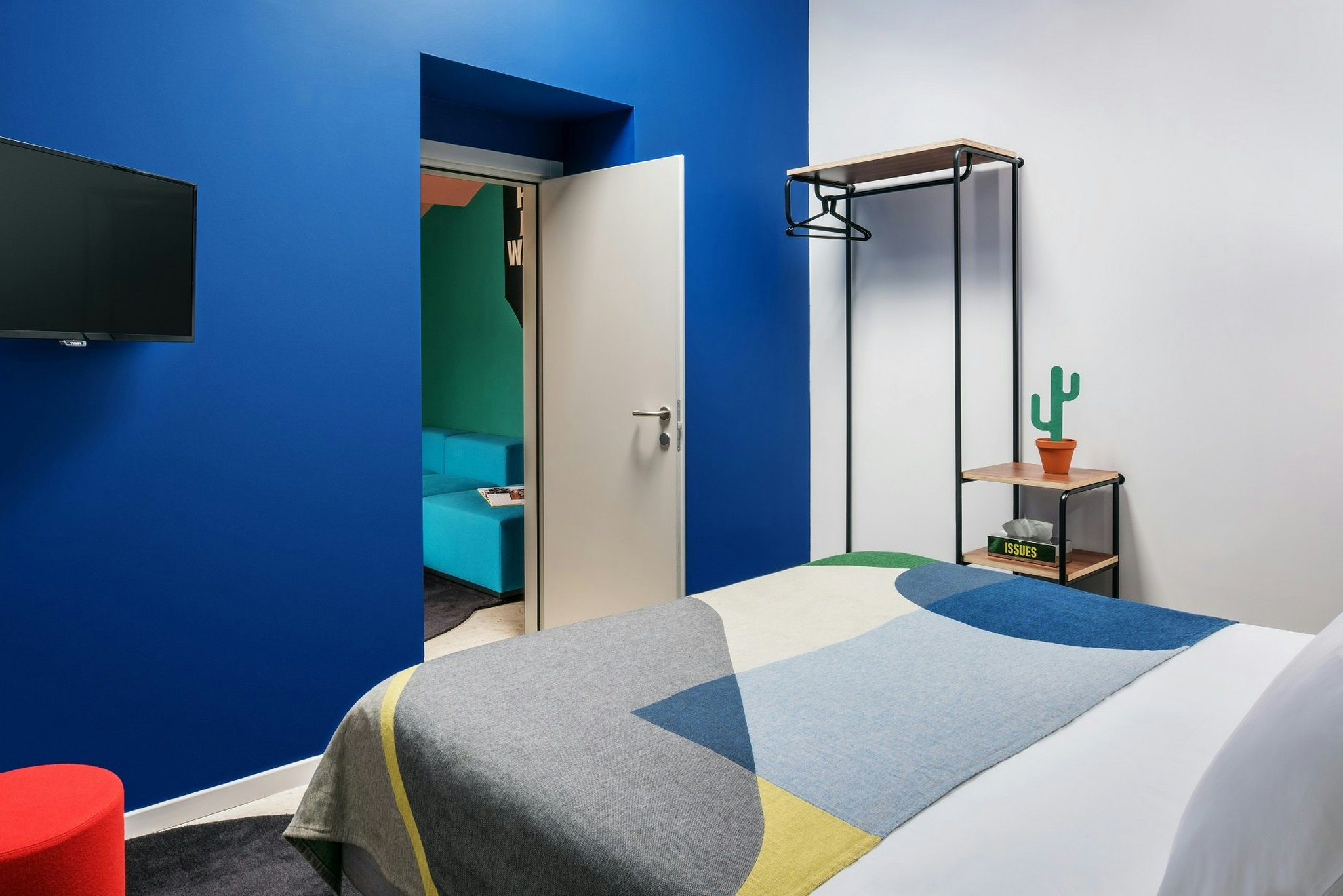 UHx2EubK7US5aX7Hrinbxw_Family_Studio_(2)_S