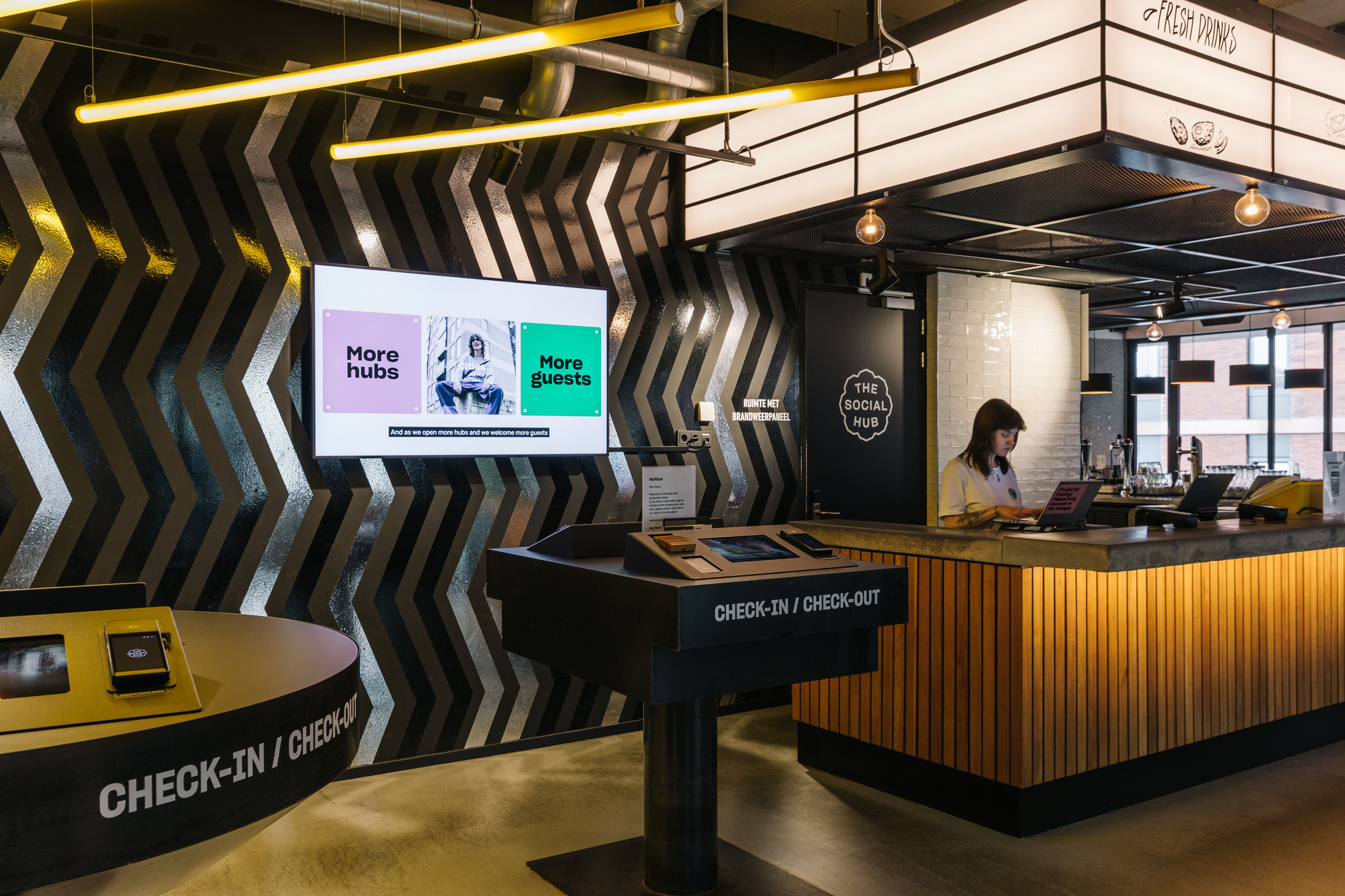 qWNXXVdkYk65K1U8WbiEqA_Reception_S