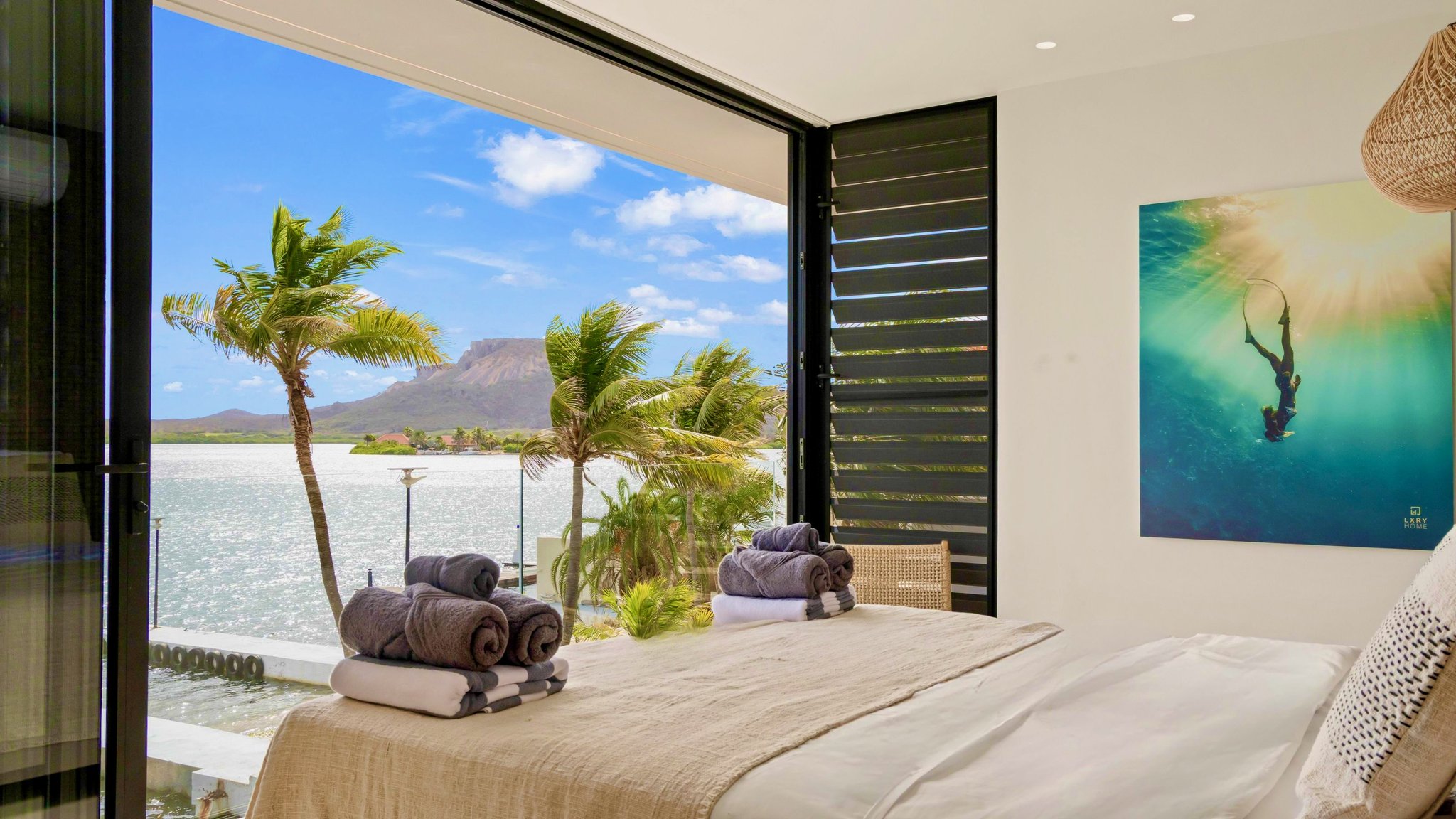 A4ooP4kplkkzlTEByN60g_The_Wave_Villa_Oceanfront_Bedroom_S