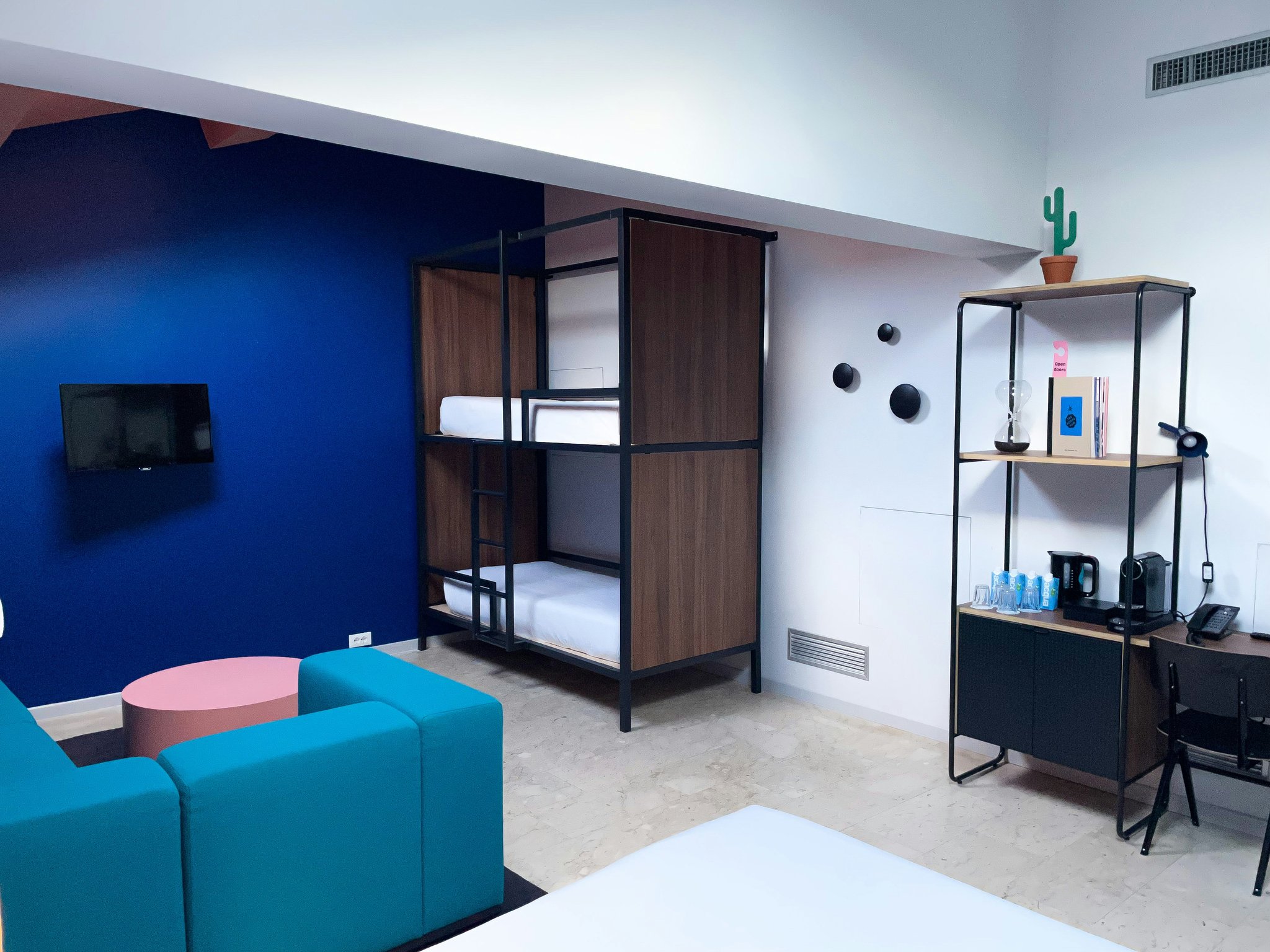 xxLuzuLO7ki1kzFXBZxLGA_Family_Room_2_S