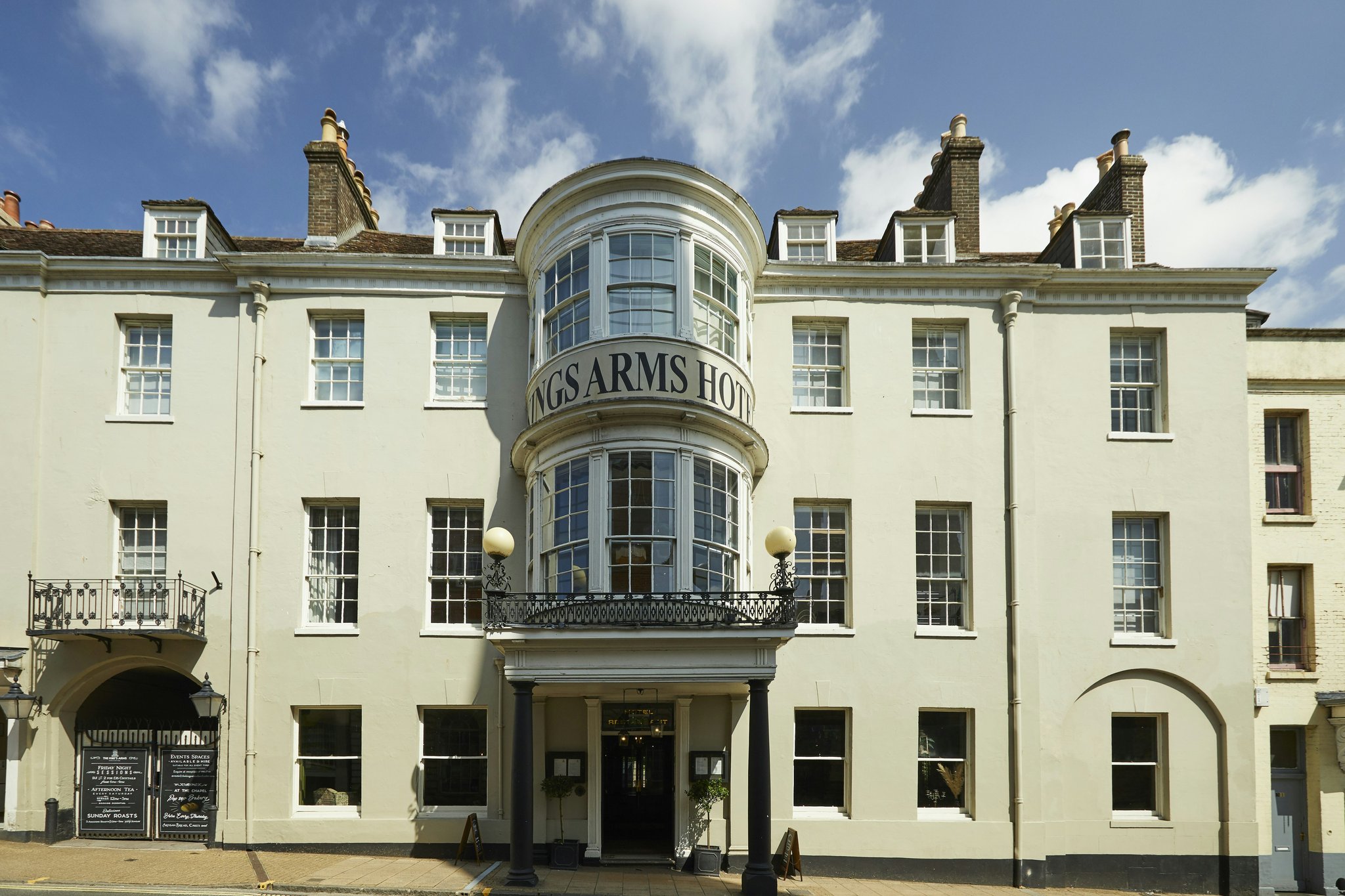 wZvwOhfS8EyPfZMuR2SGw_TheKingsArmsHotel_S