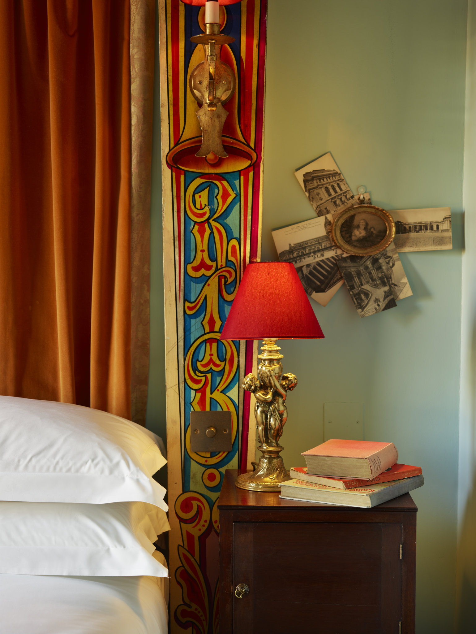 Deluxe_King_Room-03_S