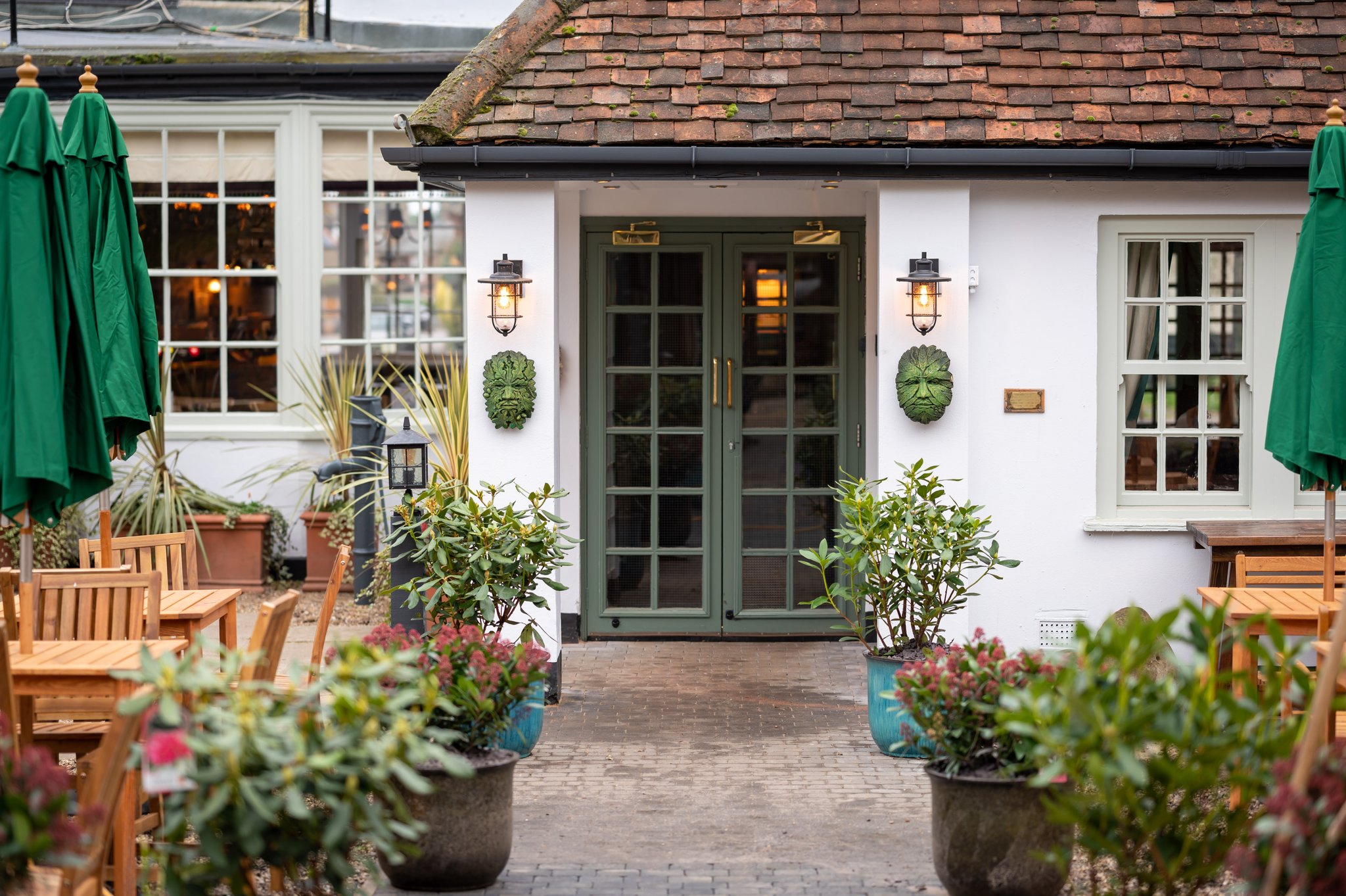 6189_DB_C_B_GreenMan_Harlow_Pub_2022_126_S