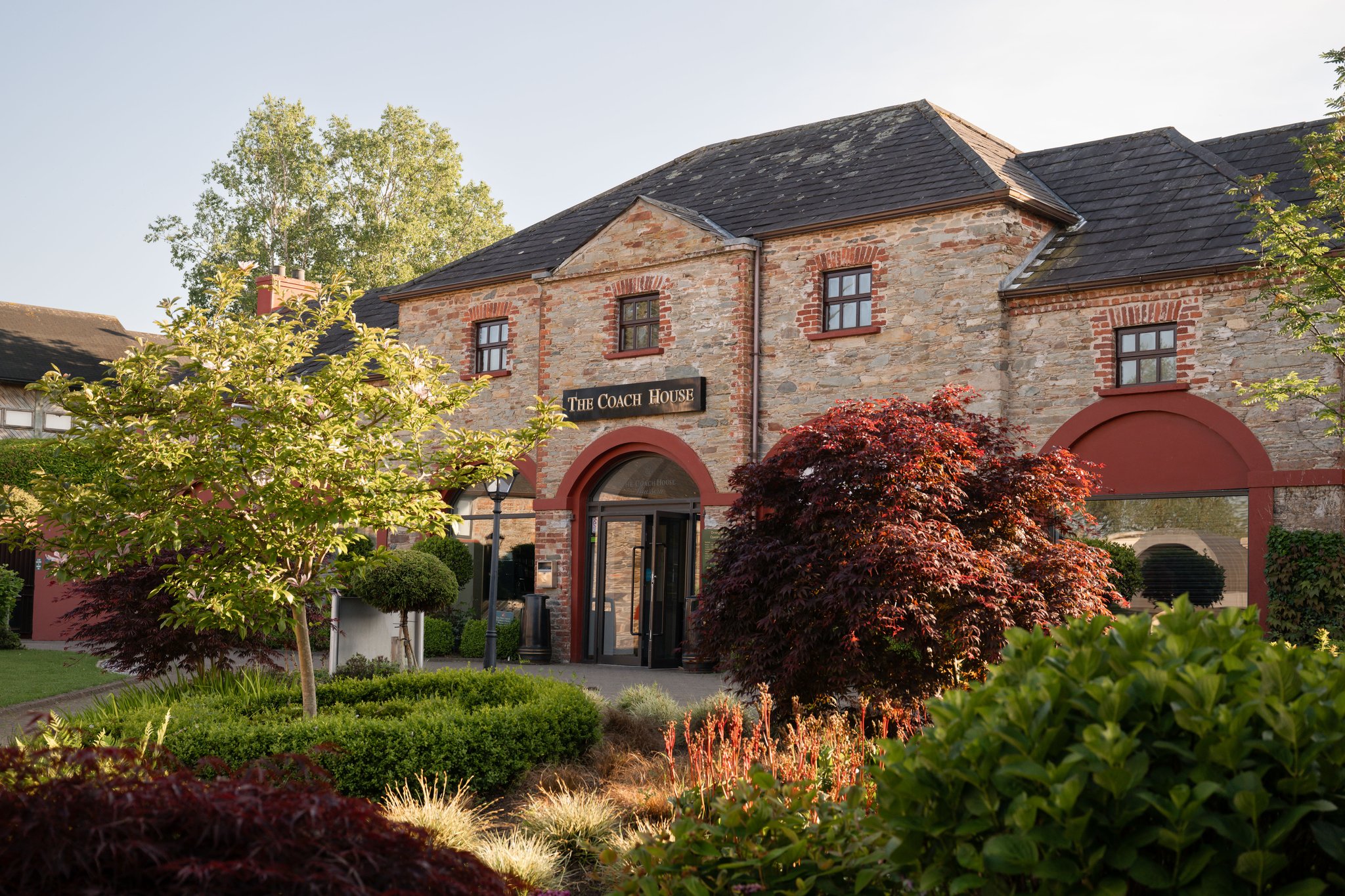 OyIUoyvmbEKXFKdfbUruQ_Restaurants_-_The_Coach_House_(1)_S