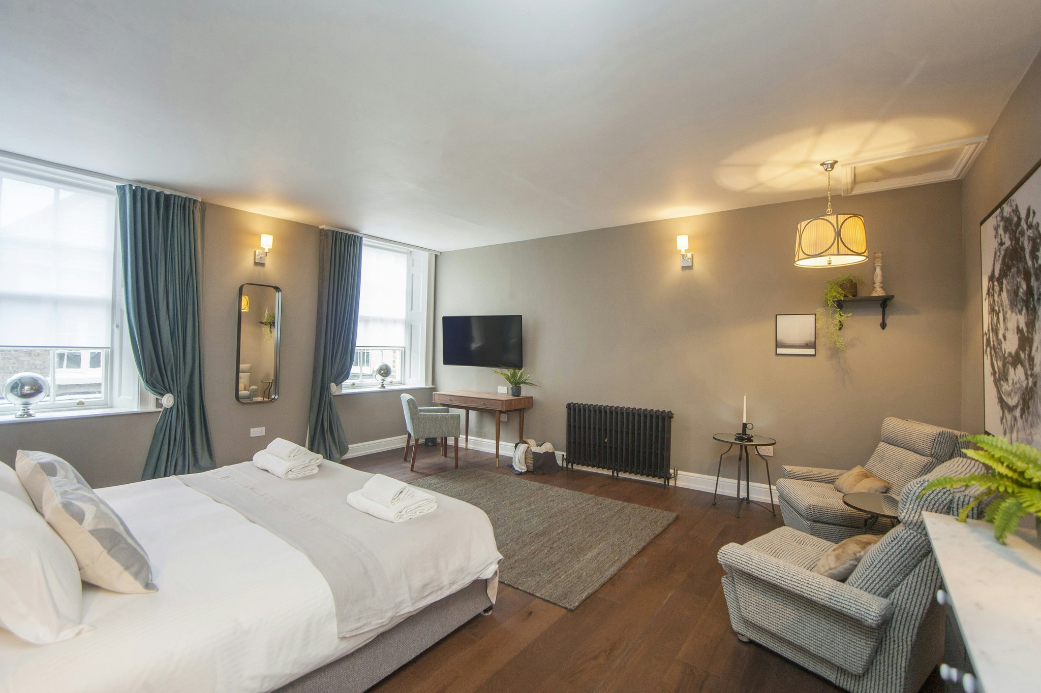 k4eijFOROk26EDlWNZRFtg_Plush__Double_Room-04_S