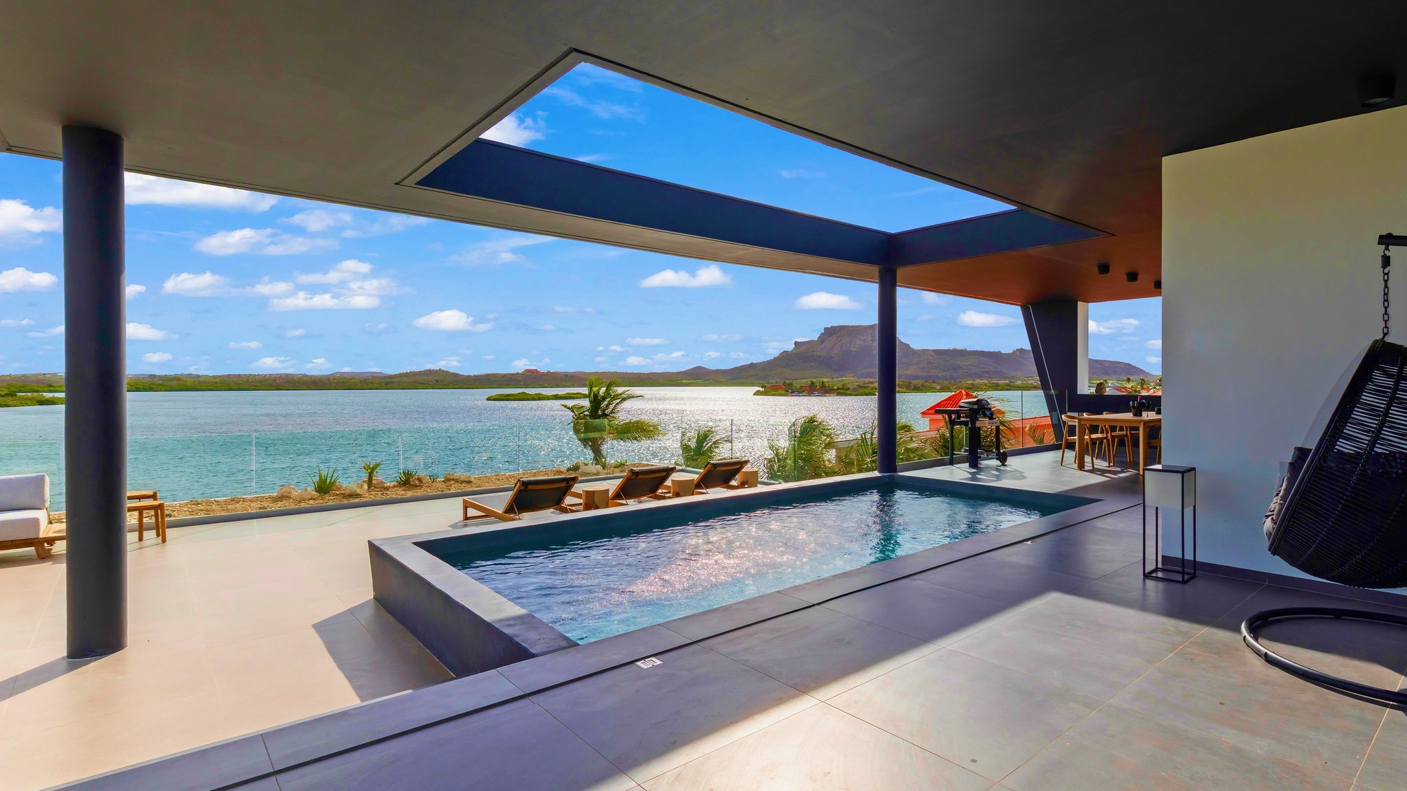 bd8HRDtL90S11EaQOQExpQ_The_Wave_Pool__Patio_S