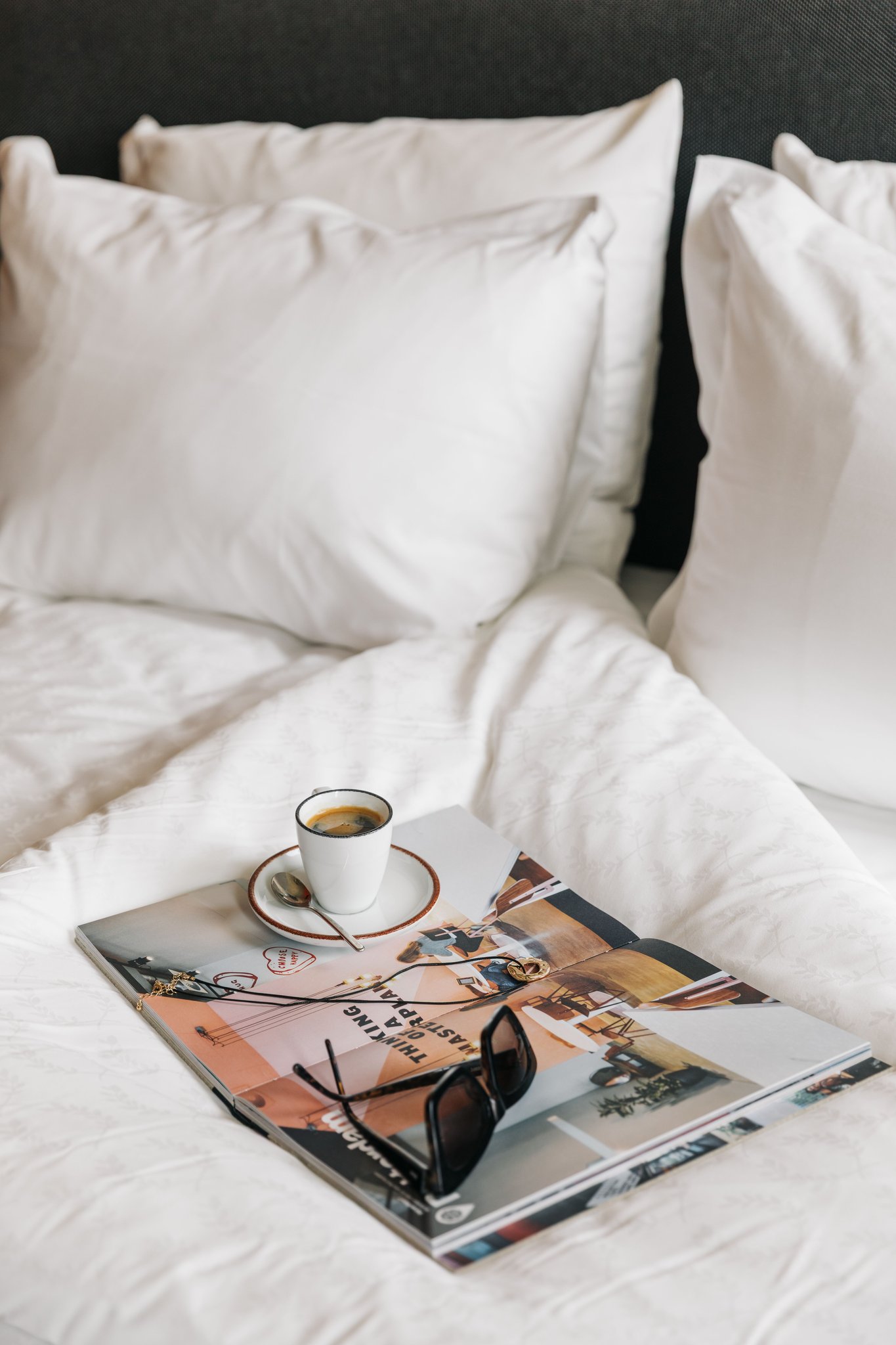 nQa66hHgBEbL639CRH5GA_Interior_Hotel_Room_Coffee_Bed_S