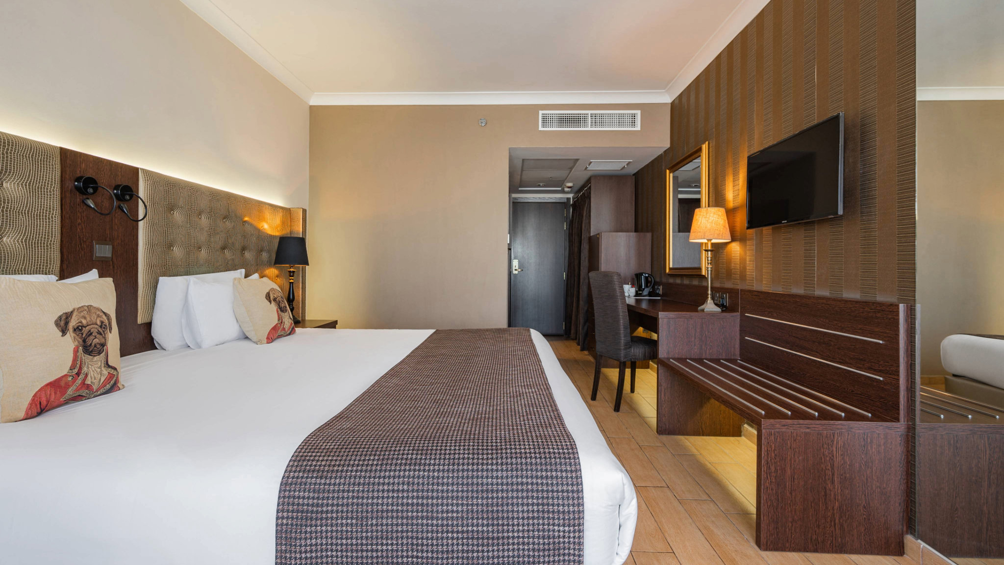 AX_The_Victoria_Hotel_-_Classic_Balcony_Room_(7)_S