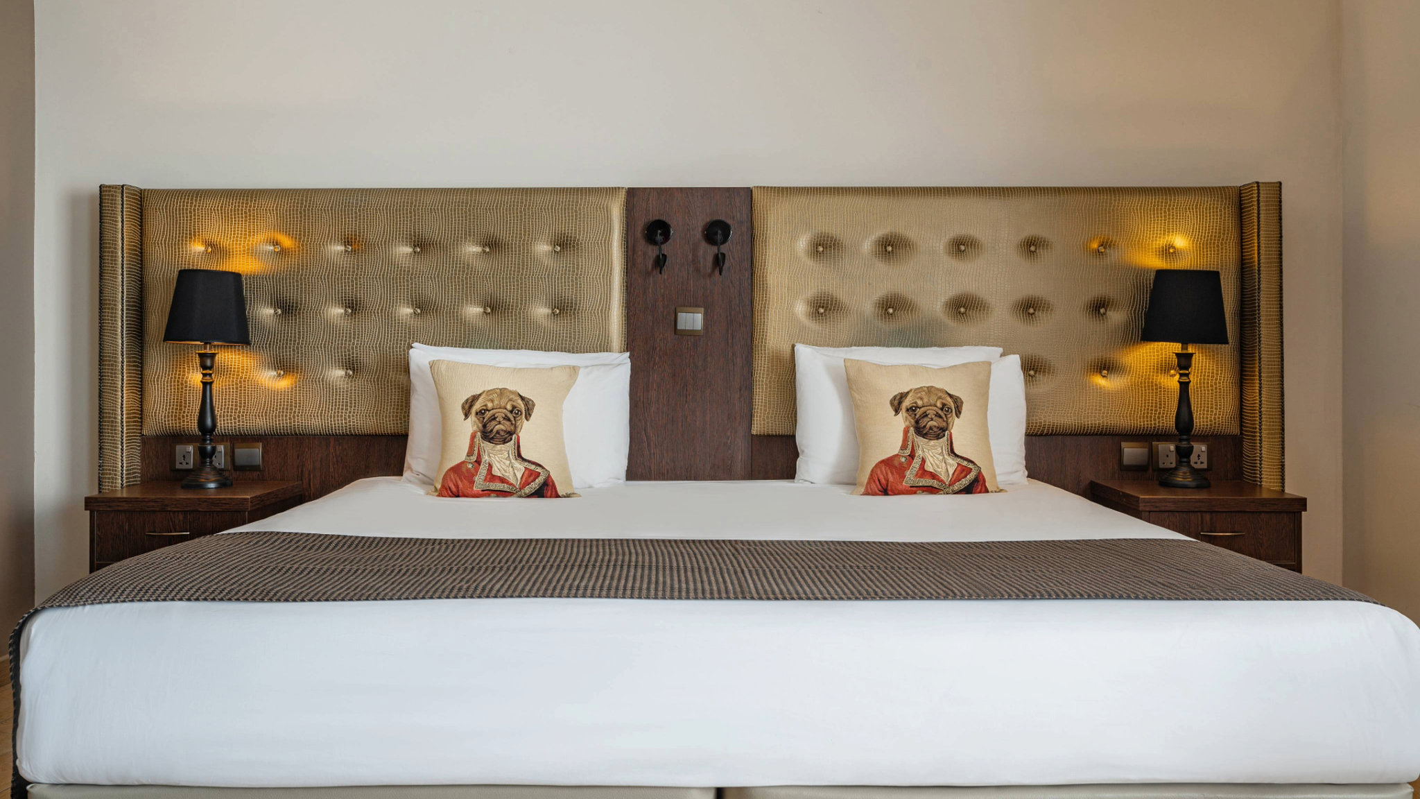 AX_The_Victoria_Hotel_-_Classic_Room_(7)_S