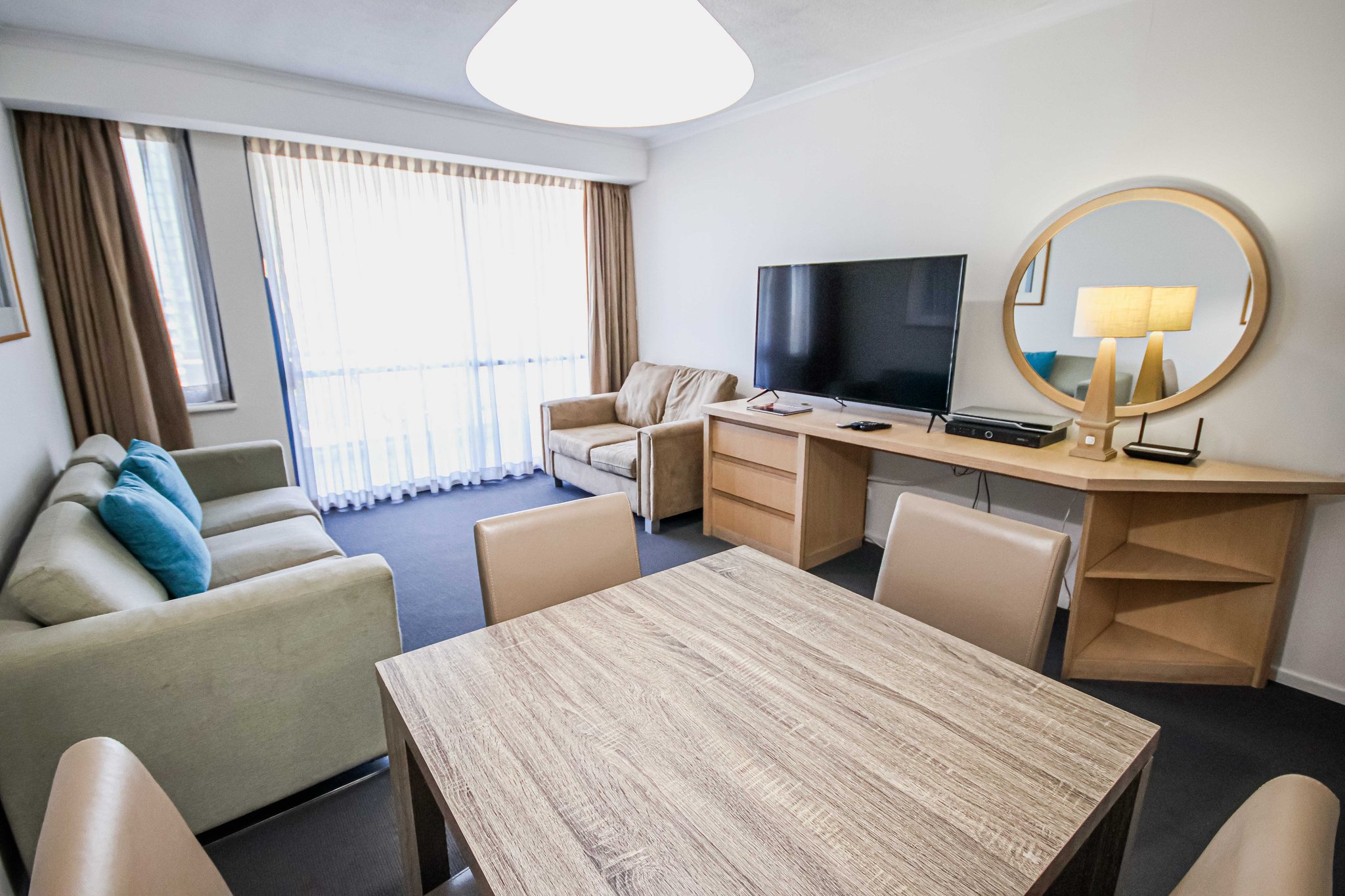 W2DUDjc8UaDZvPA8w9q5w_Living_Room_-906_S