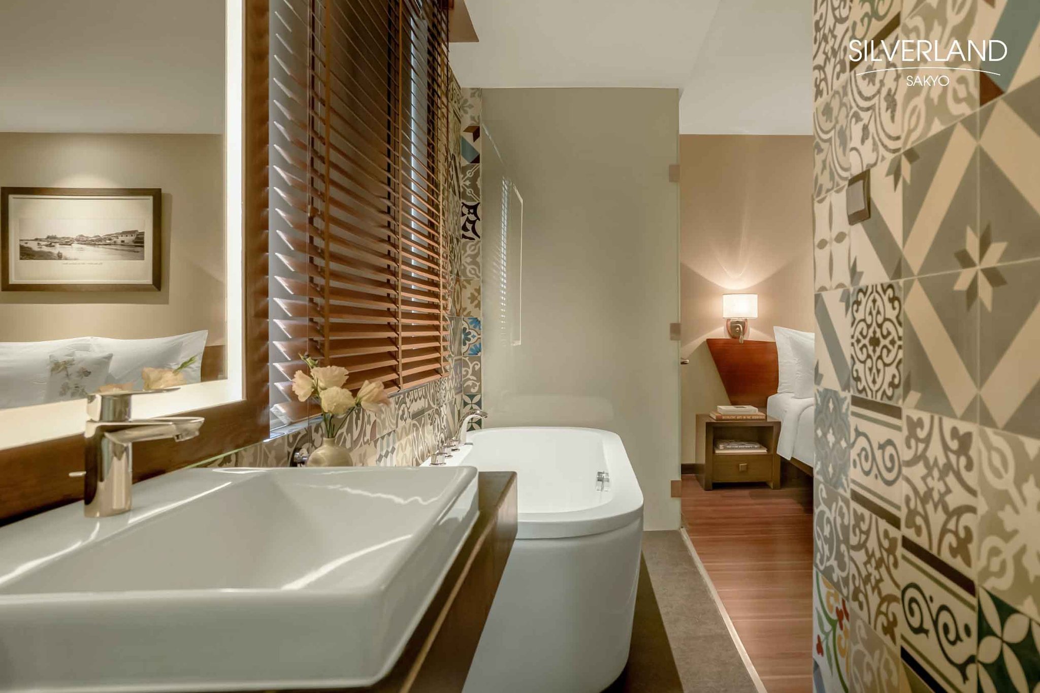 Solace_Premier_(4)_S