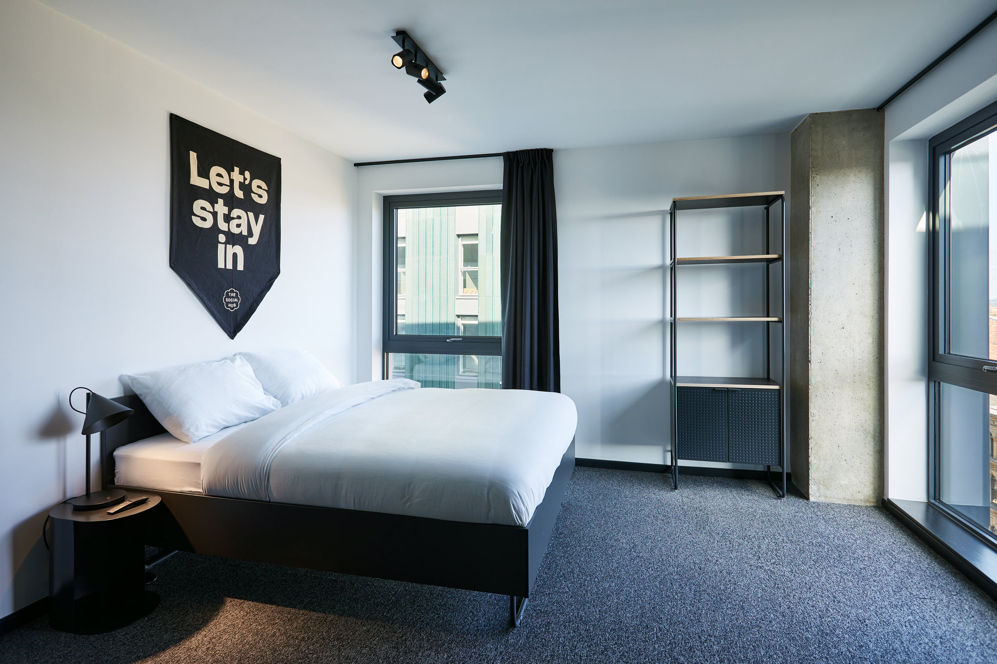 Executive_Queen_Room_(4)_S