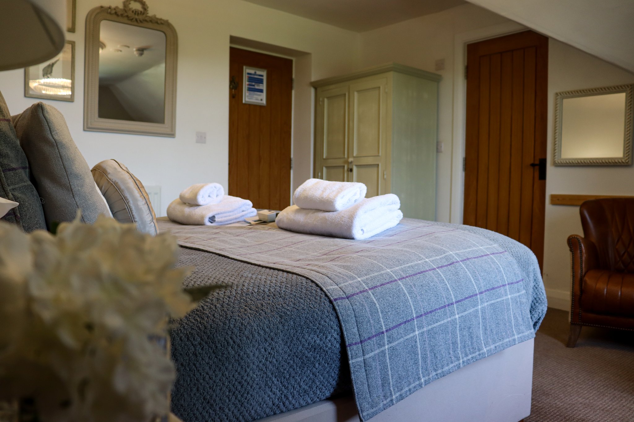 oK4j7ah3H0ZZoJIC1CkA_Room_7_Superior_Superking_or_Twin-17_S