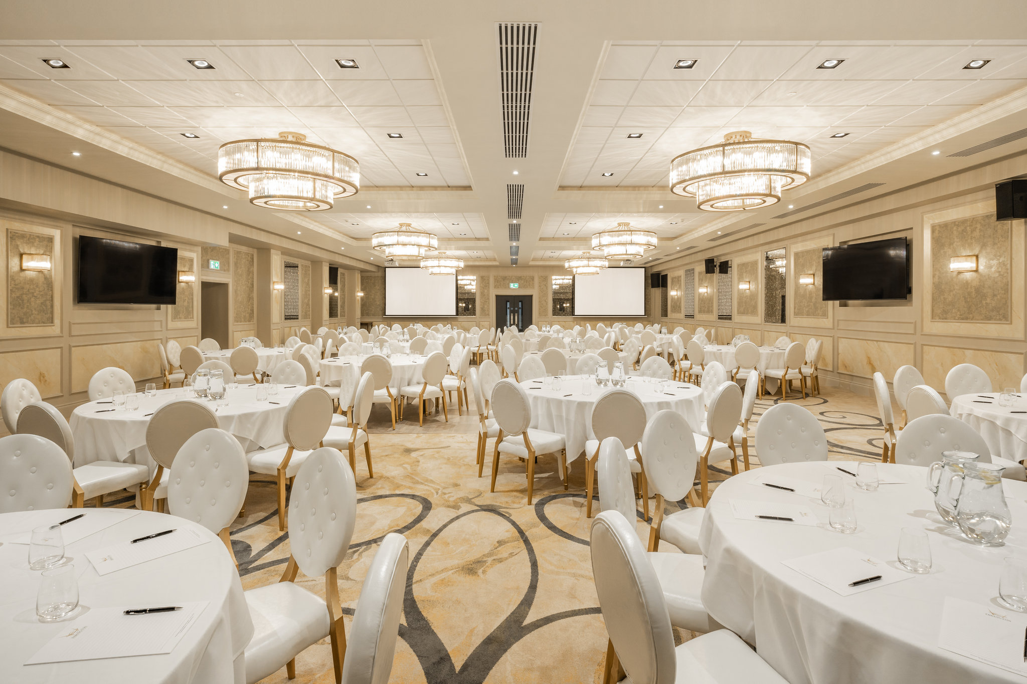 Ballroom_Corporate_Meeting_Round_Tables_S