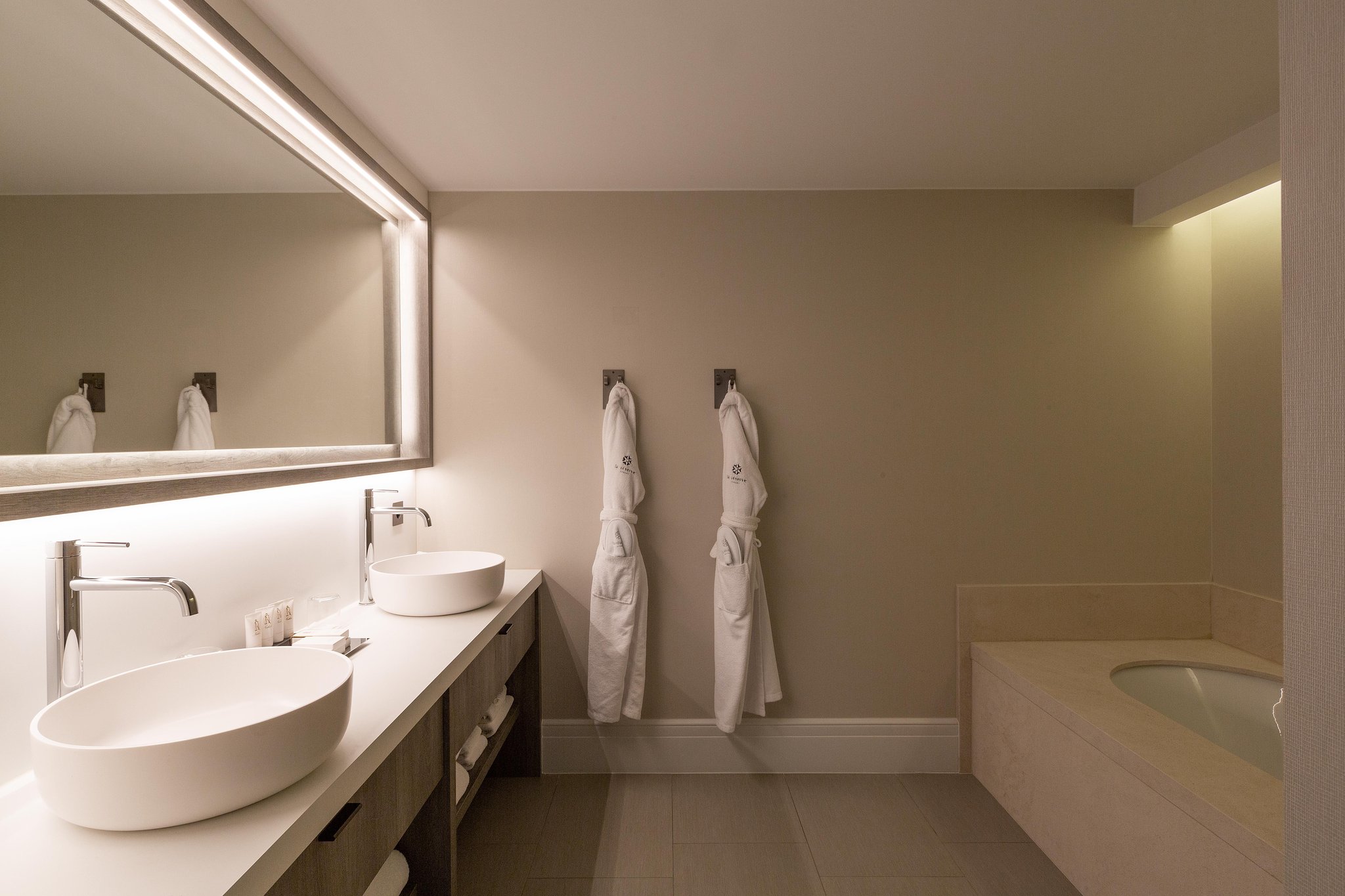 5Jzd5M2G9kCbV3hAfwiGsA_Presidential_Suite-10_S