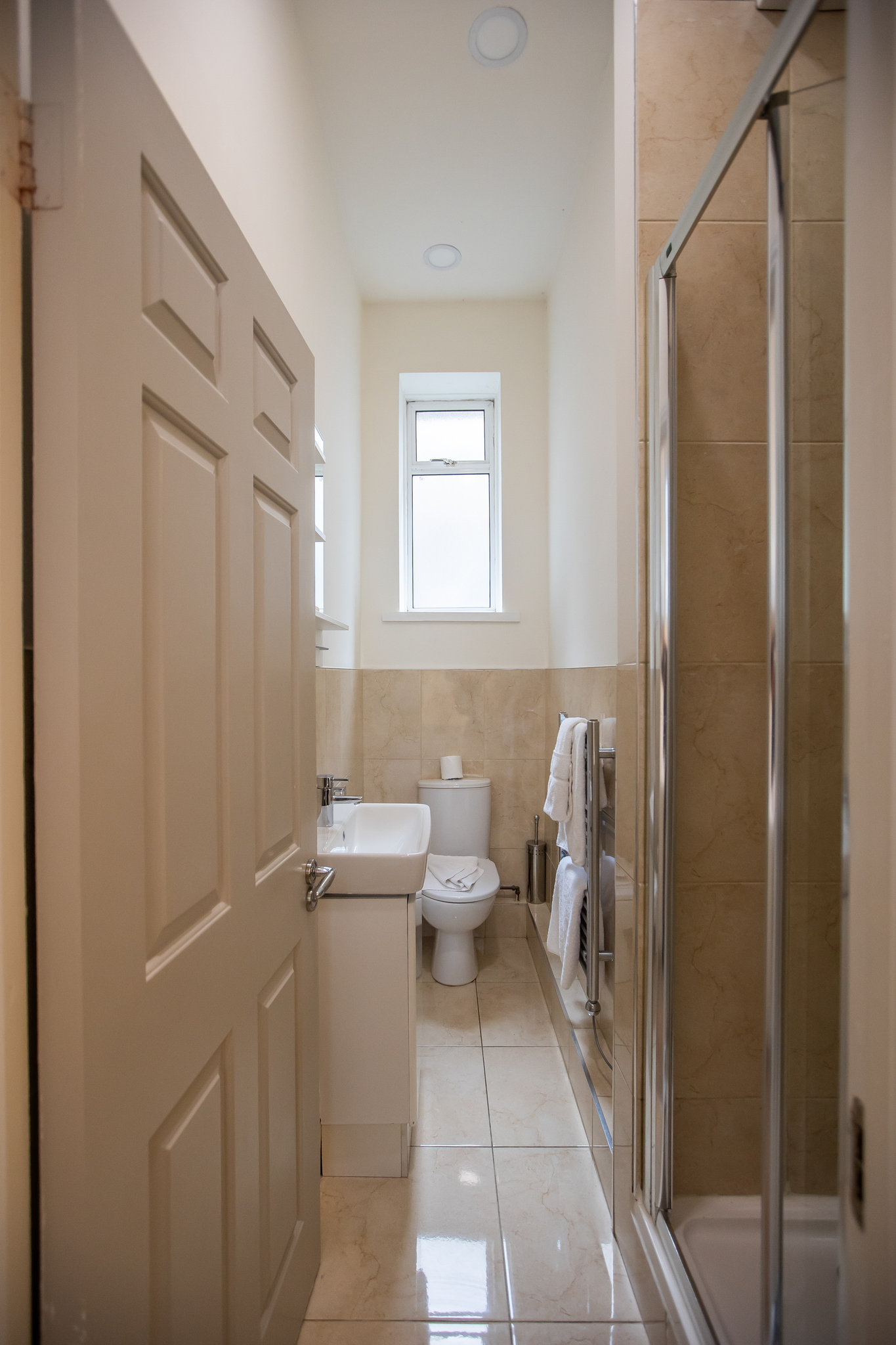 3_Bedroom_Apartment_Wellington_Quay_bathroom2_S