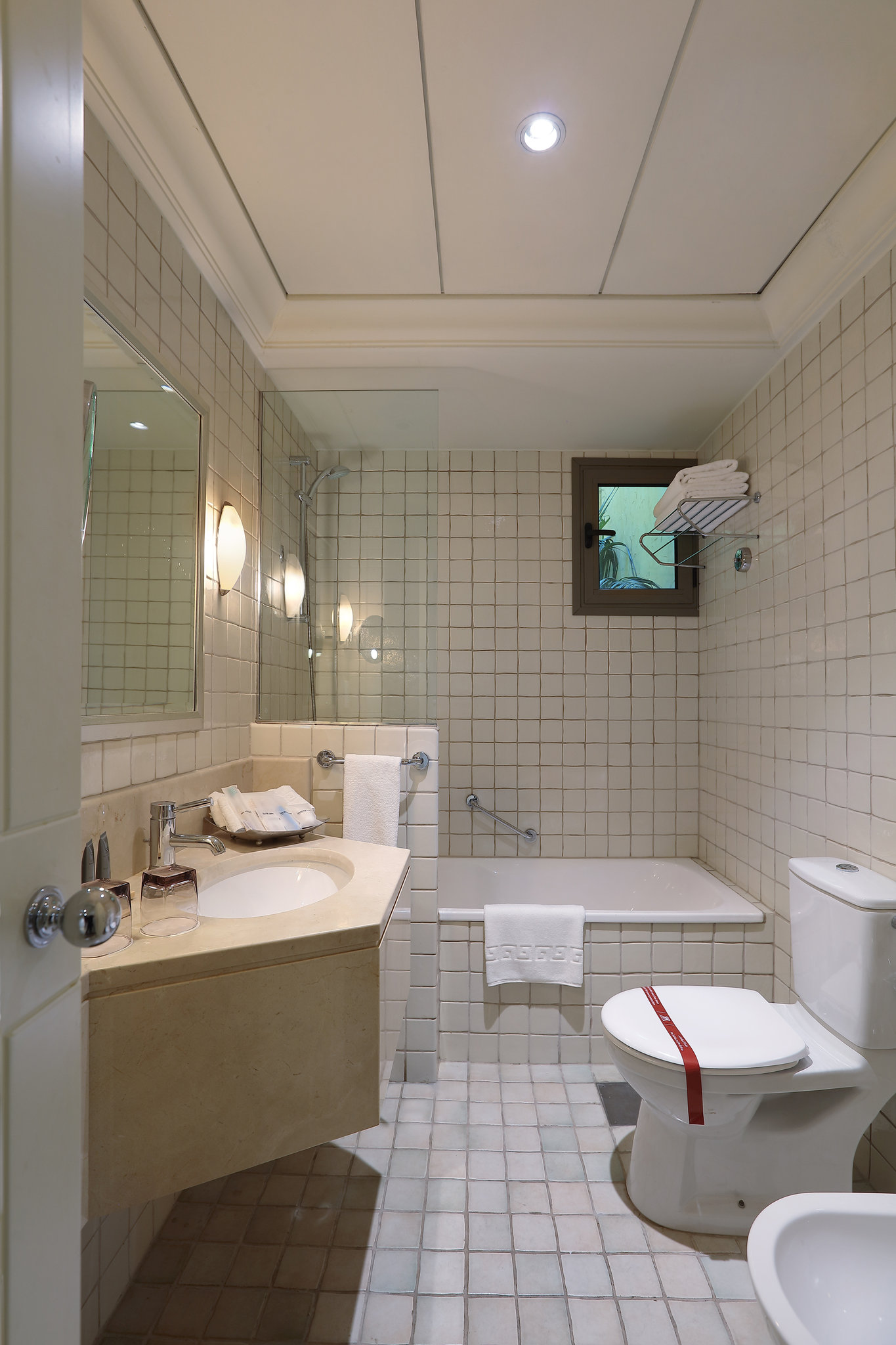 One_Bedroom_Apartment-1BA-bathroom_S