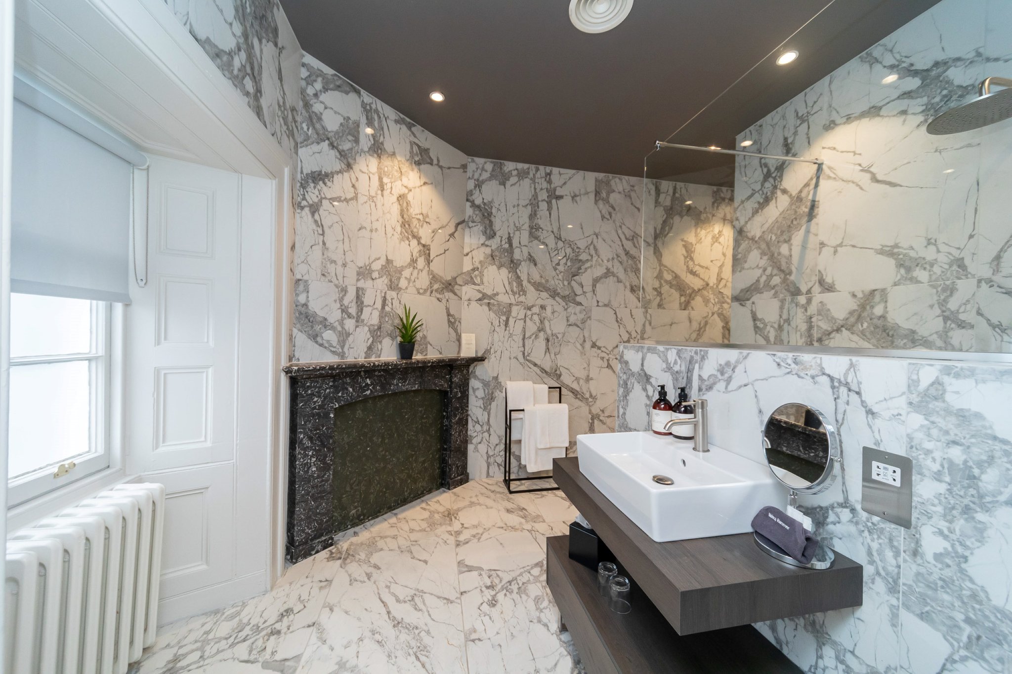 Qr1G7mMR1kmMYDBfJmANA_Signature_Room_Ensuite_2_S