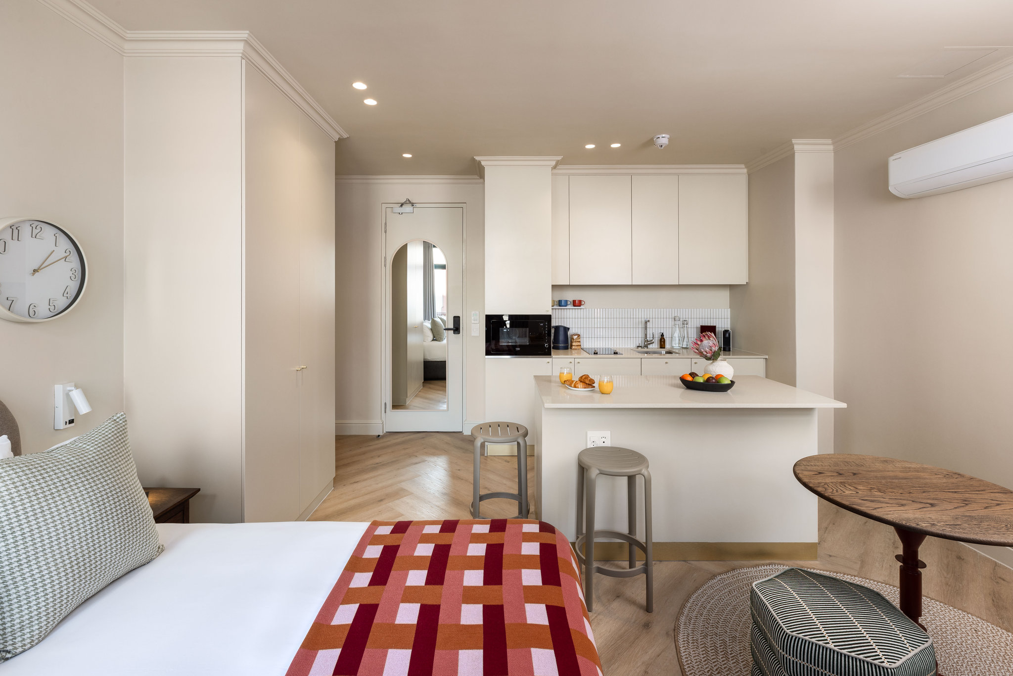 7fr1VnvLvkmYV4nbrrMvMA_Executive_Studio(7)_S