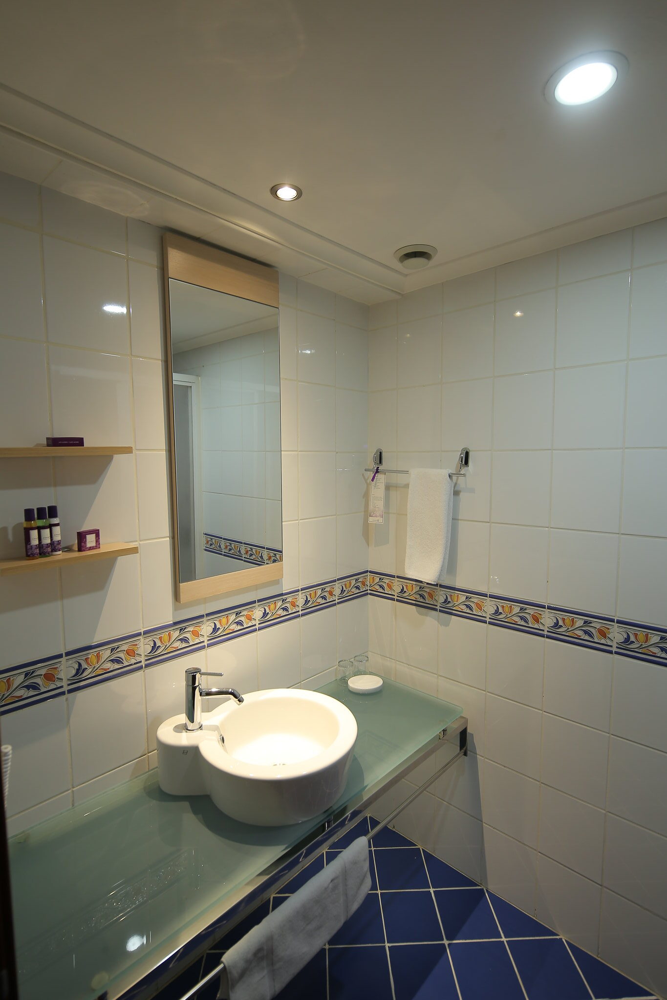 Suite_Bathroom3_S