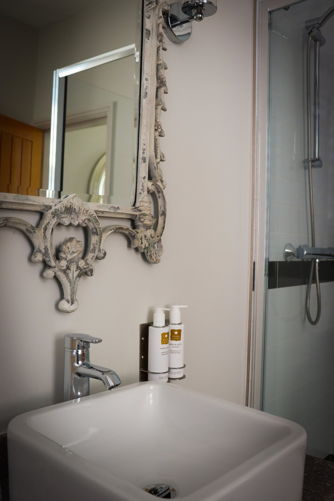 kS3ekPFEku4fiGamD2BQ_Superior_Superking_or_Twin_Room_Bath_S