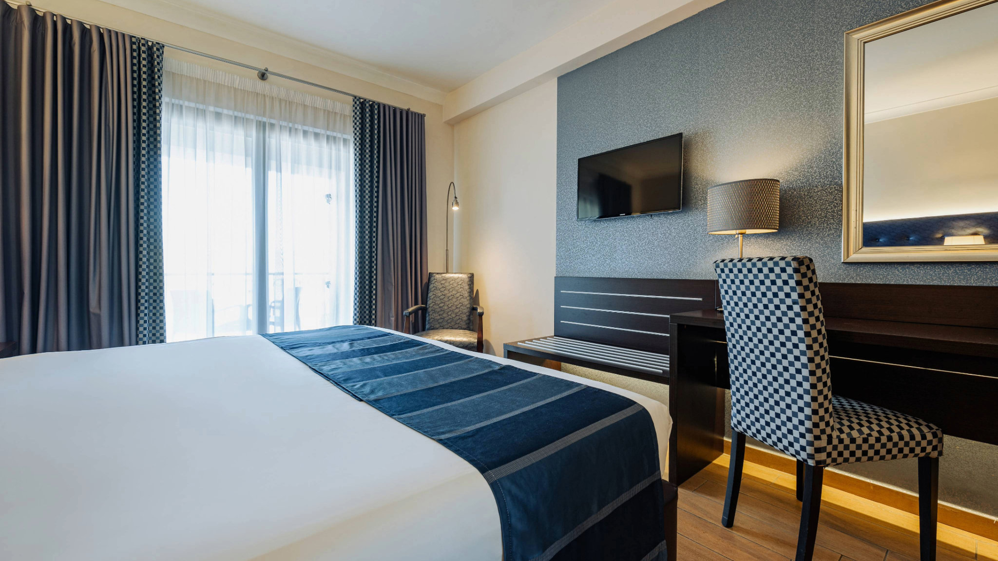 AX_The_Victoria_Hotel_-_Executive_Room_(4)_S