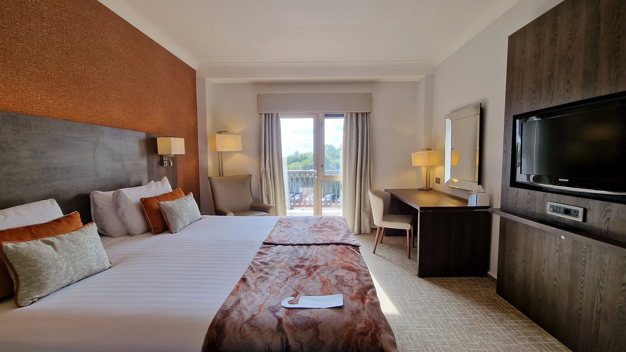 Deluxe-With-Balcony-3_(2)_S