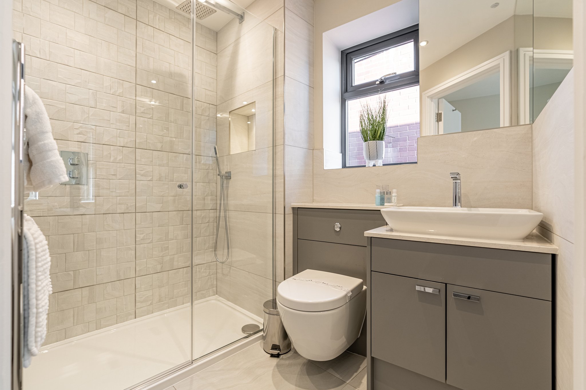 Two_Bedroom_Two_Bathroom_Apartment_-_Bathroom_(1)_S