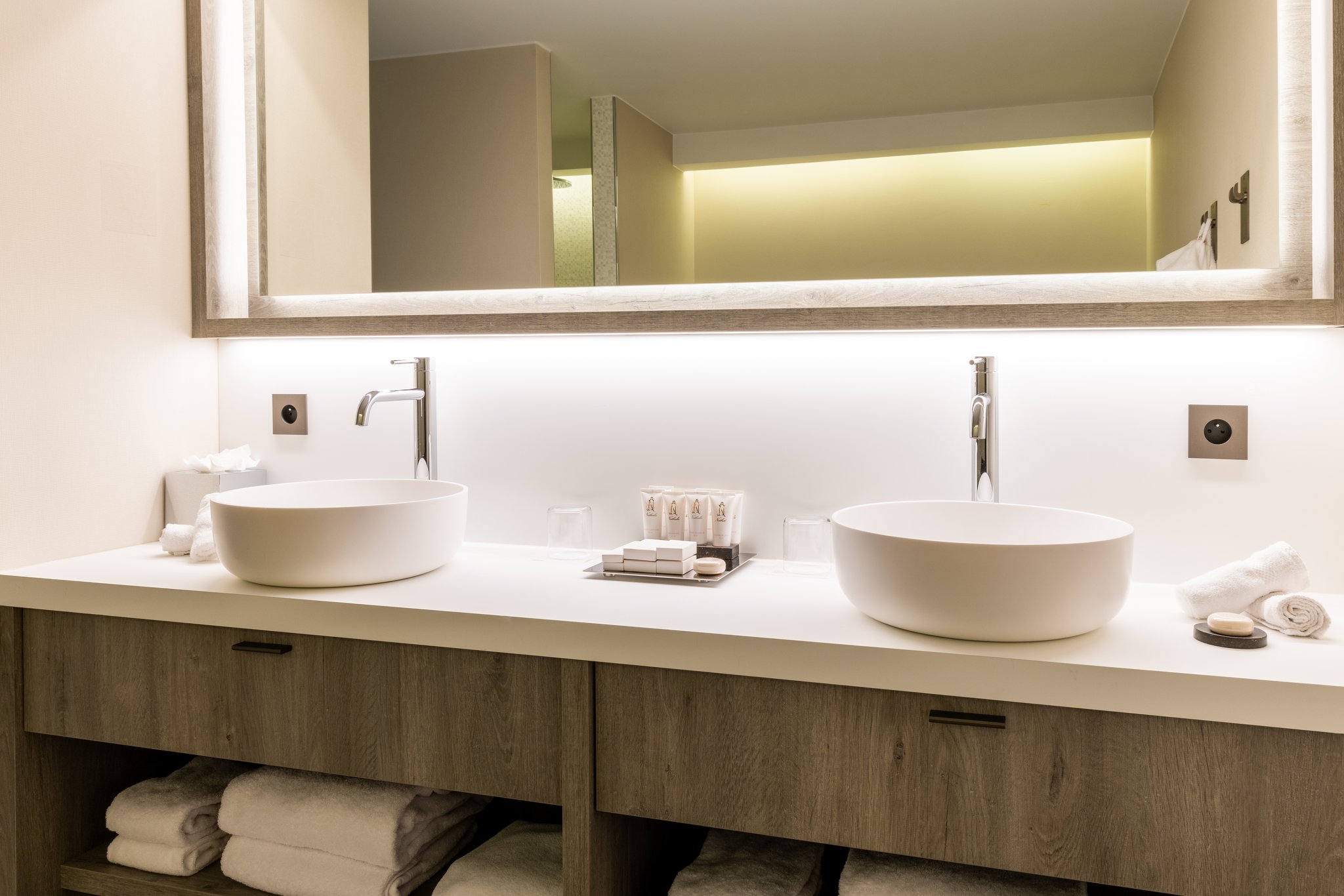 CyDK6pGDrU6kLEKguagEQ_Presidential_Suite-07_S