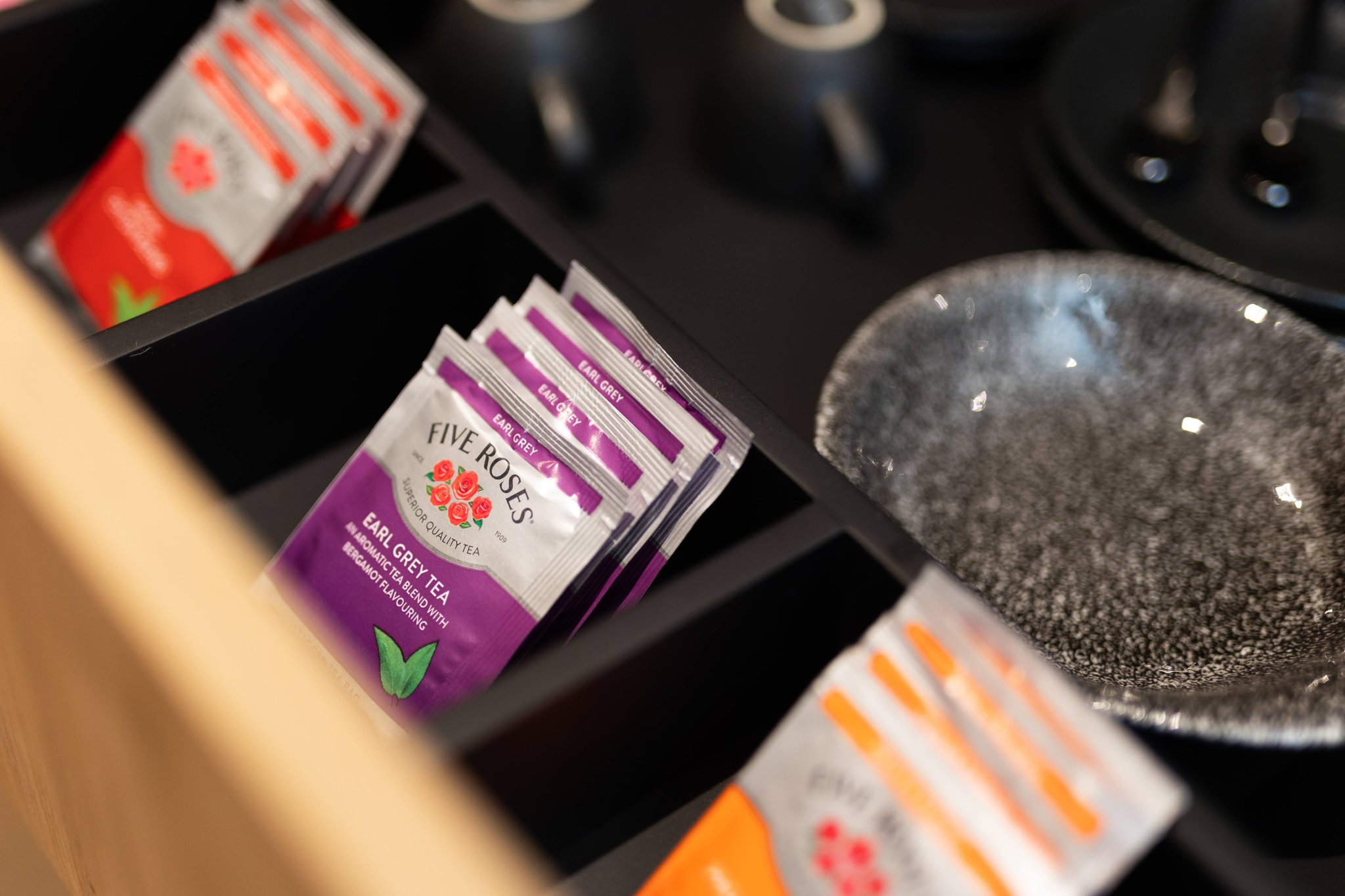 Room_coffee_and_tea_station_(3)_S