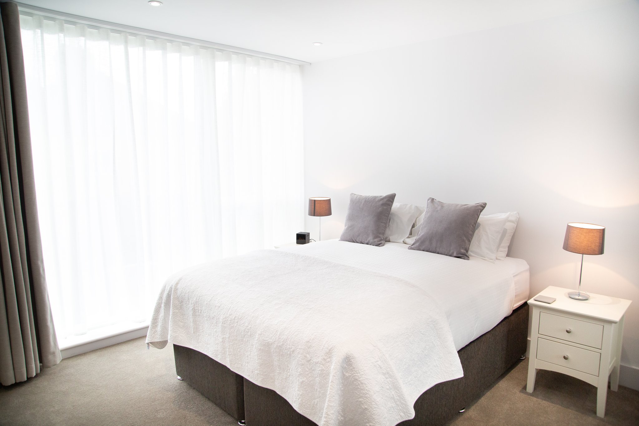 One_Deluxe_Bedroom_apartment-Bedroom_S