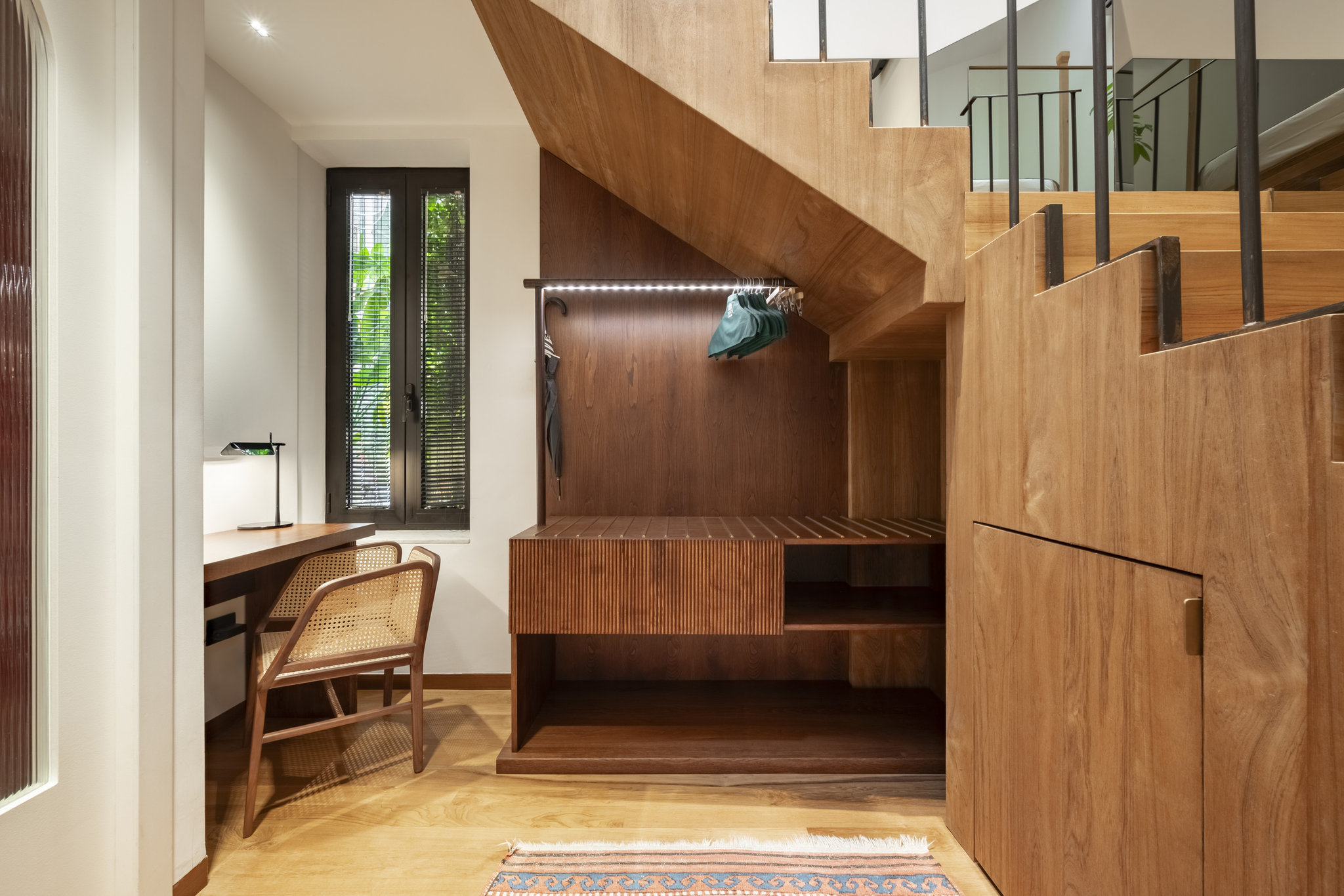 Luxury_Suite_Wardrobe_S