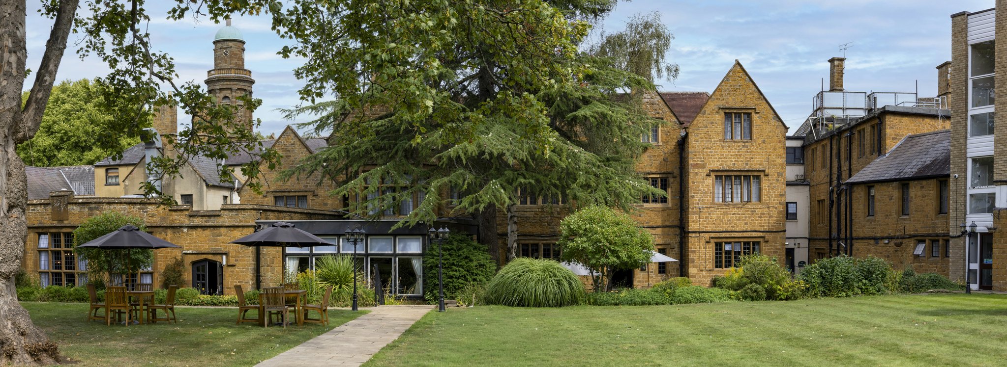 SJYA8RzgIUKFlUiVnKR7GQ_Gardens_(8)_S