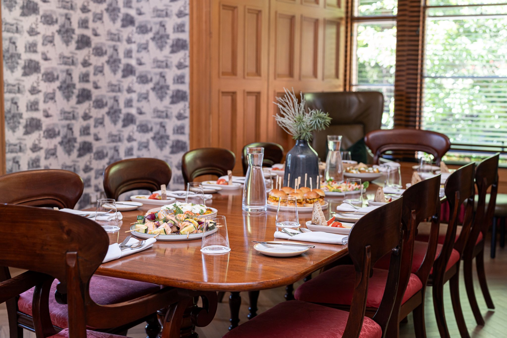 9l4nbjYP7EuZKtO9wA164g_The_Library_-_Lunch_S